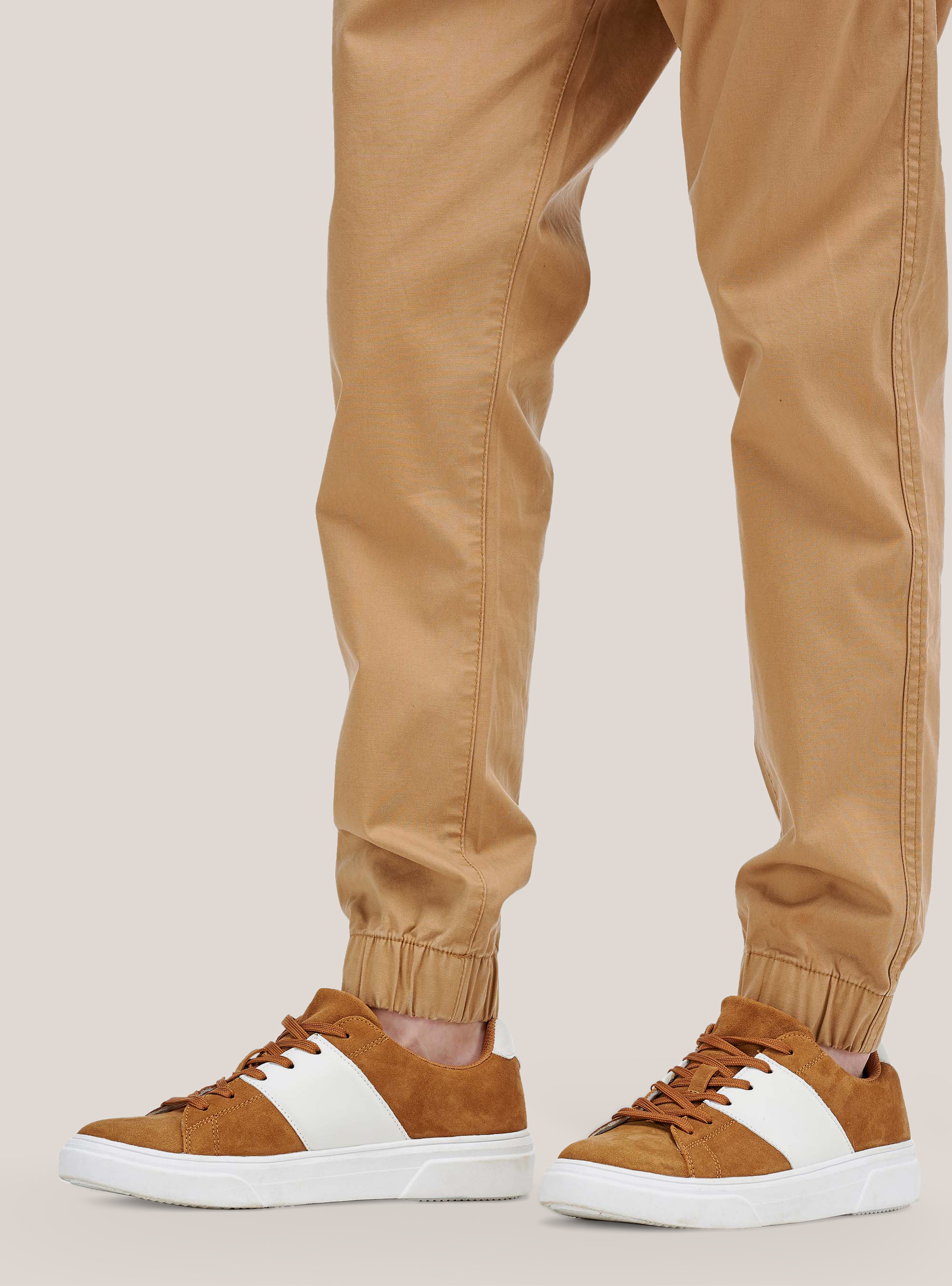 Sneakers in vera pelle scamosciata con bande laterali, C5511 TOBACCO