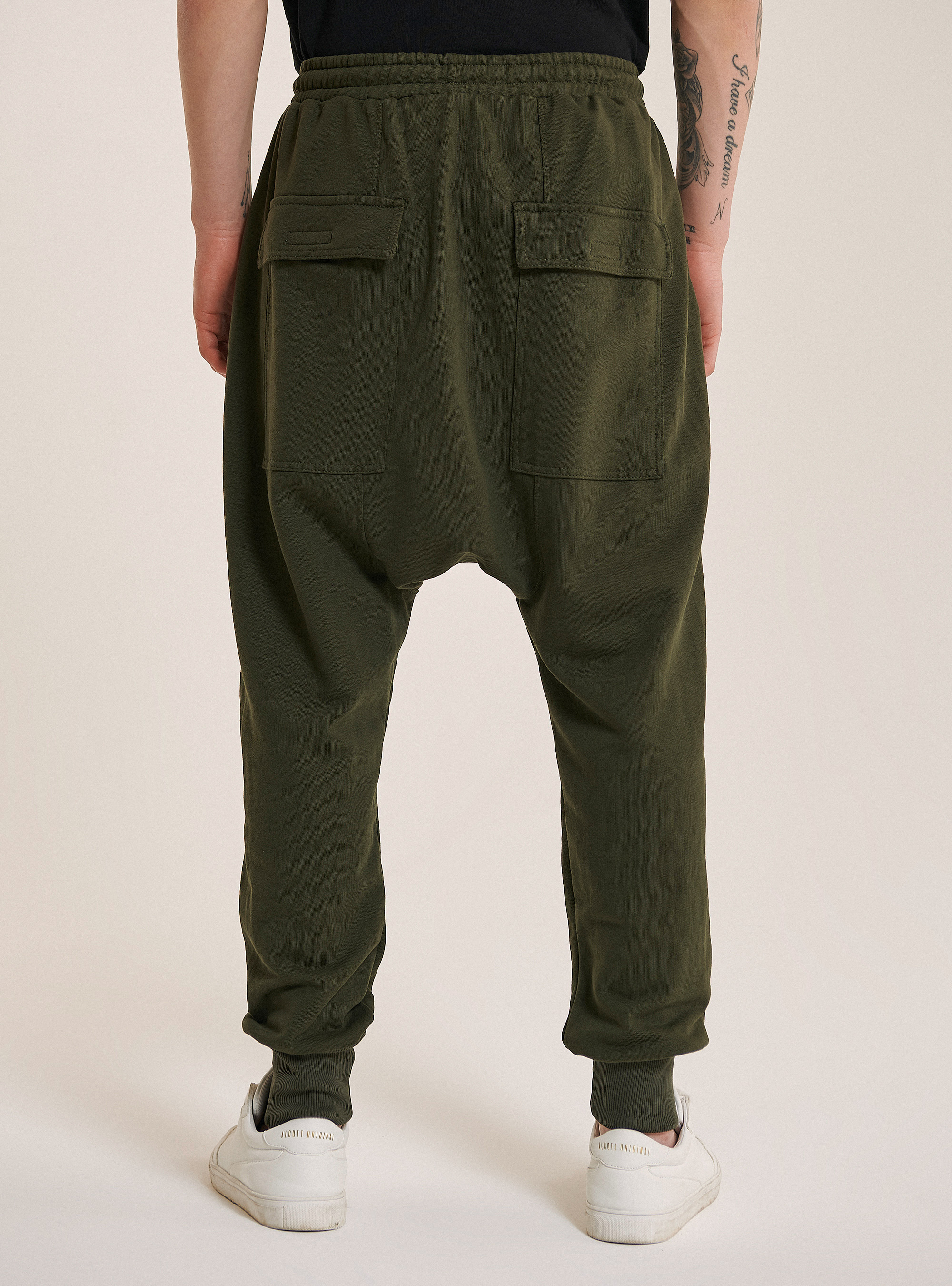 Basic-Jogger aus Plüsch mit tiefem Schritt, C5587 KAKY