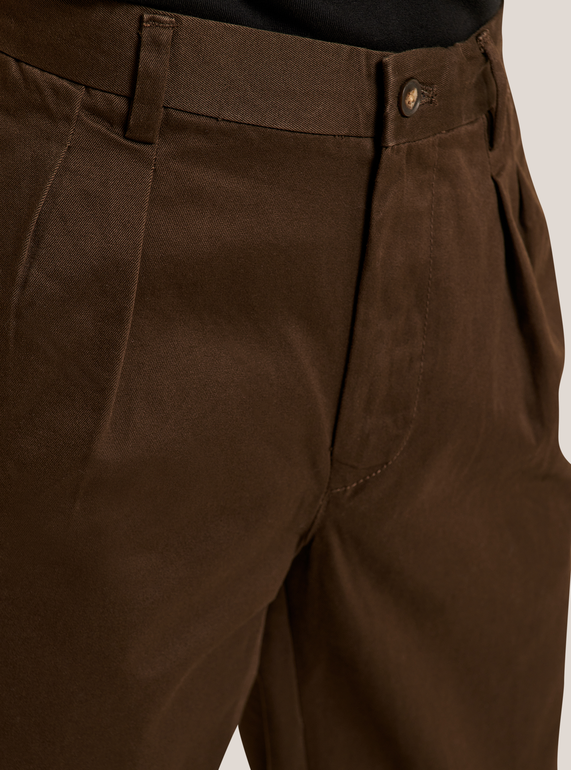 Chinos de sarga con pinzas, CAQUI