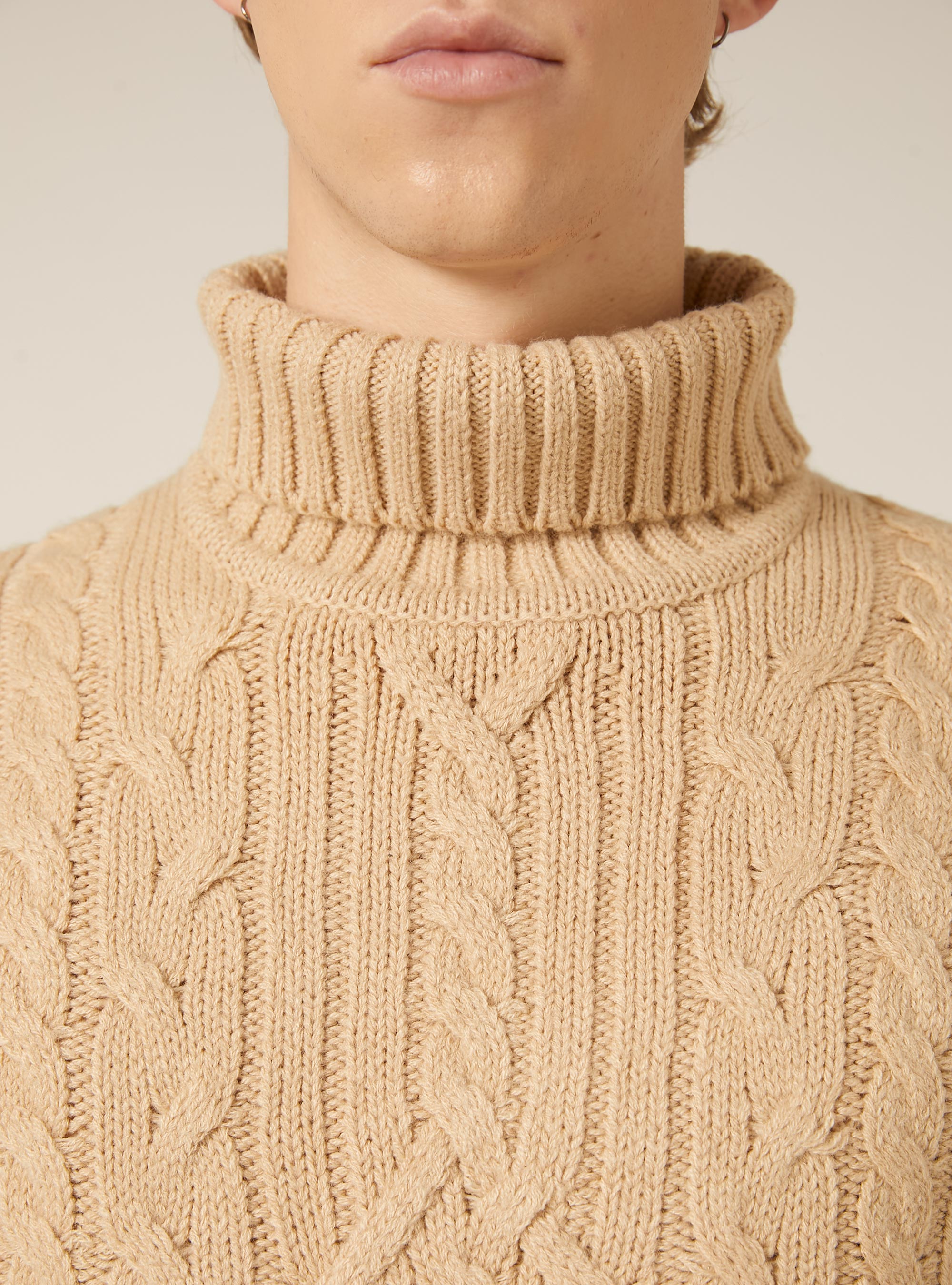 Jersey de cuello alto con trenzas, TB2 TOBACCO MEDIUM