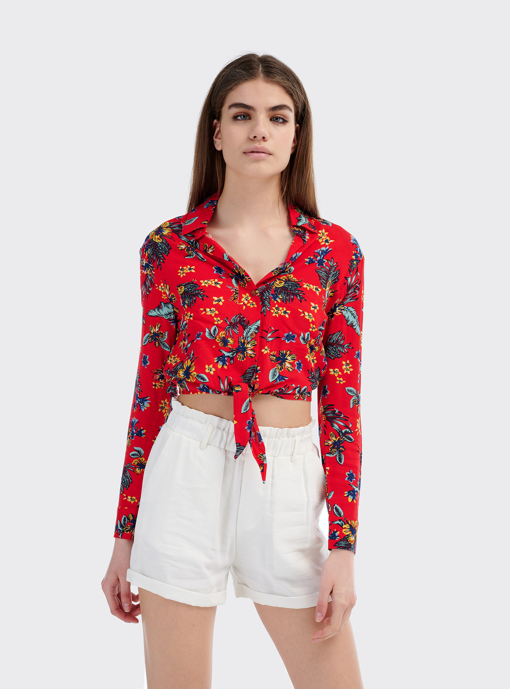 Camicia cropped con nodo stampa caraibi, MULTICOLOR