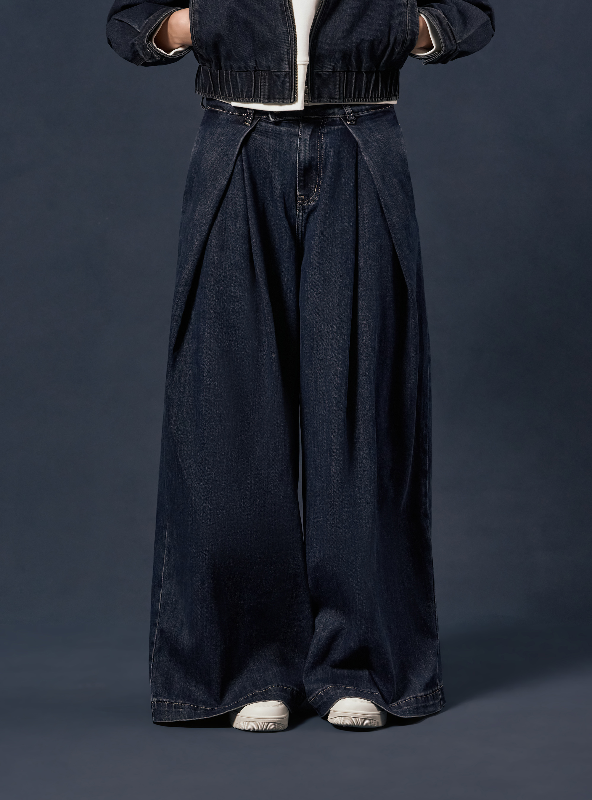 Wide leg palazzo jeans with front pleats, D002 MEDIUM DARK BLUE