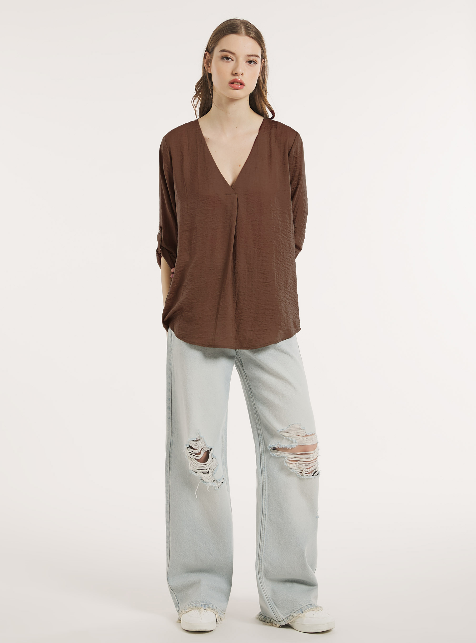 Blusa con scollo a v in satin, BR2 BROWN MEDIUM