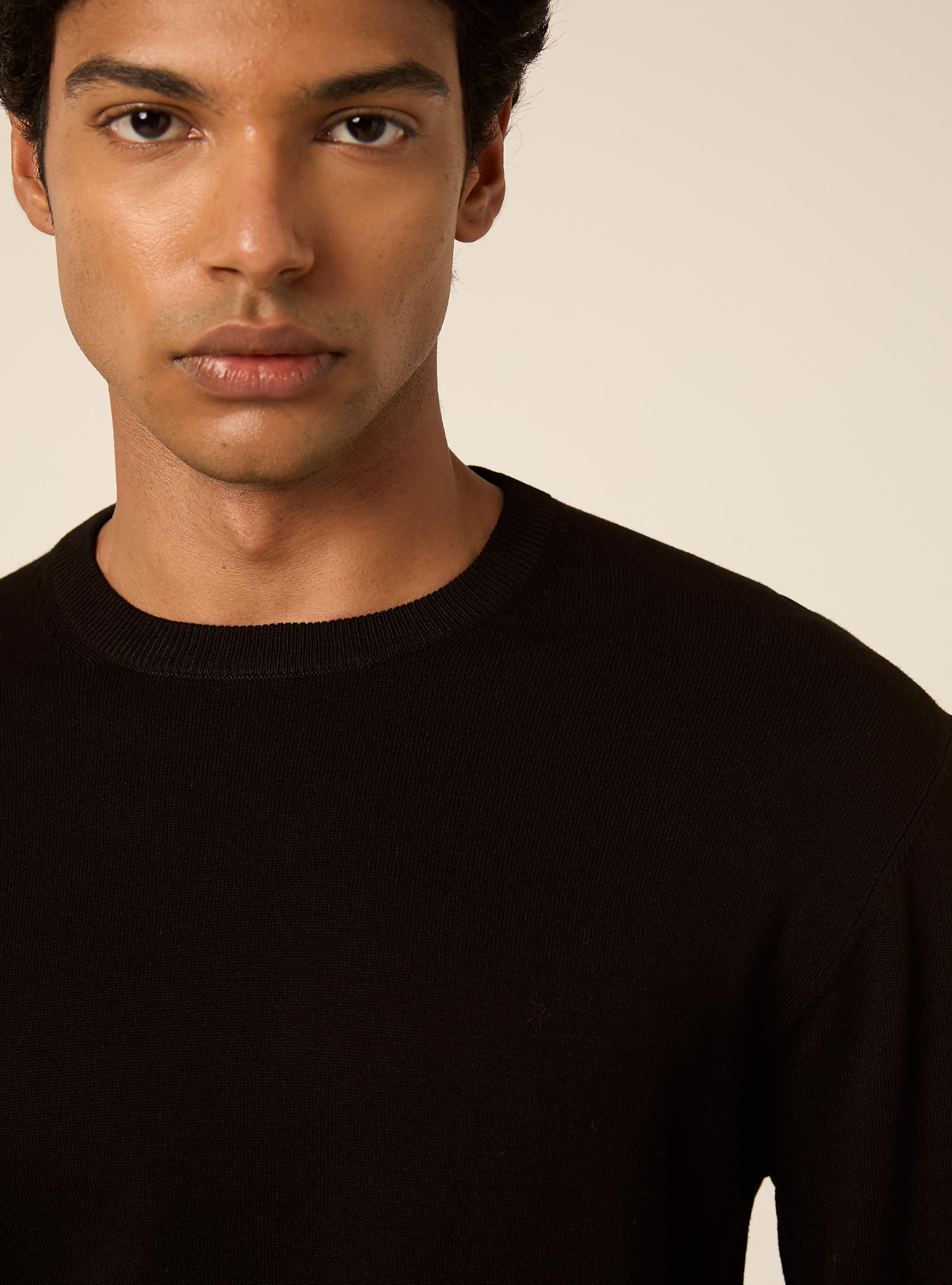 Pullover girocollo in viscosa, NERO