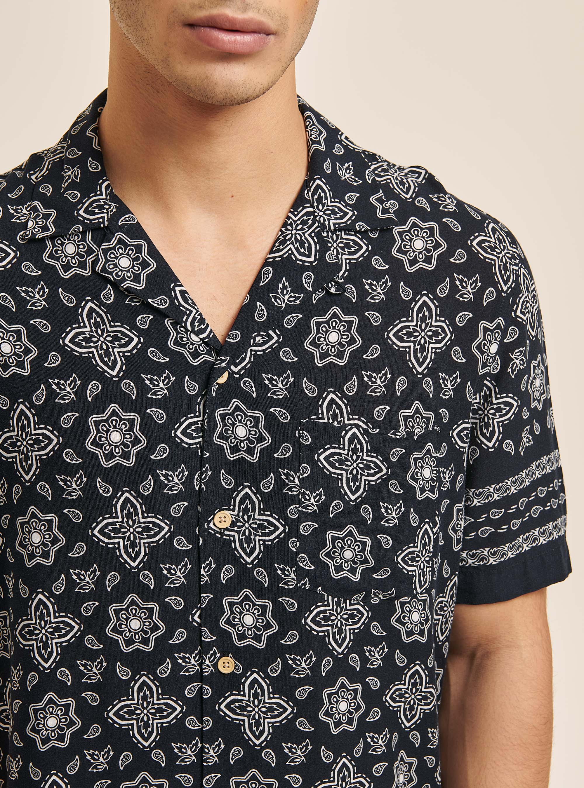 Chemise &agrave; manches courtes avec imprim&eacute; cachemire, PESLEY