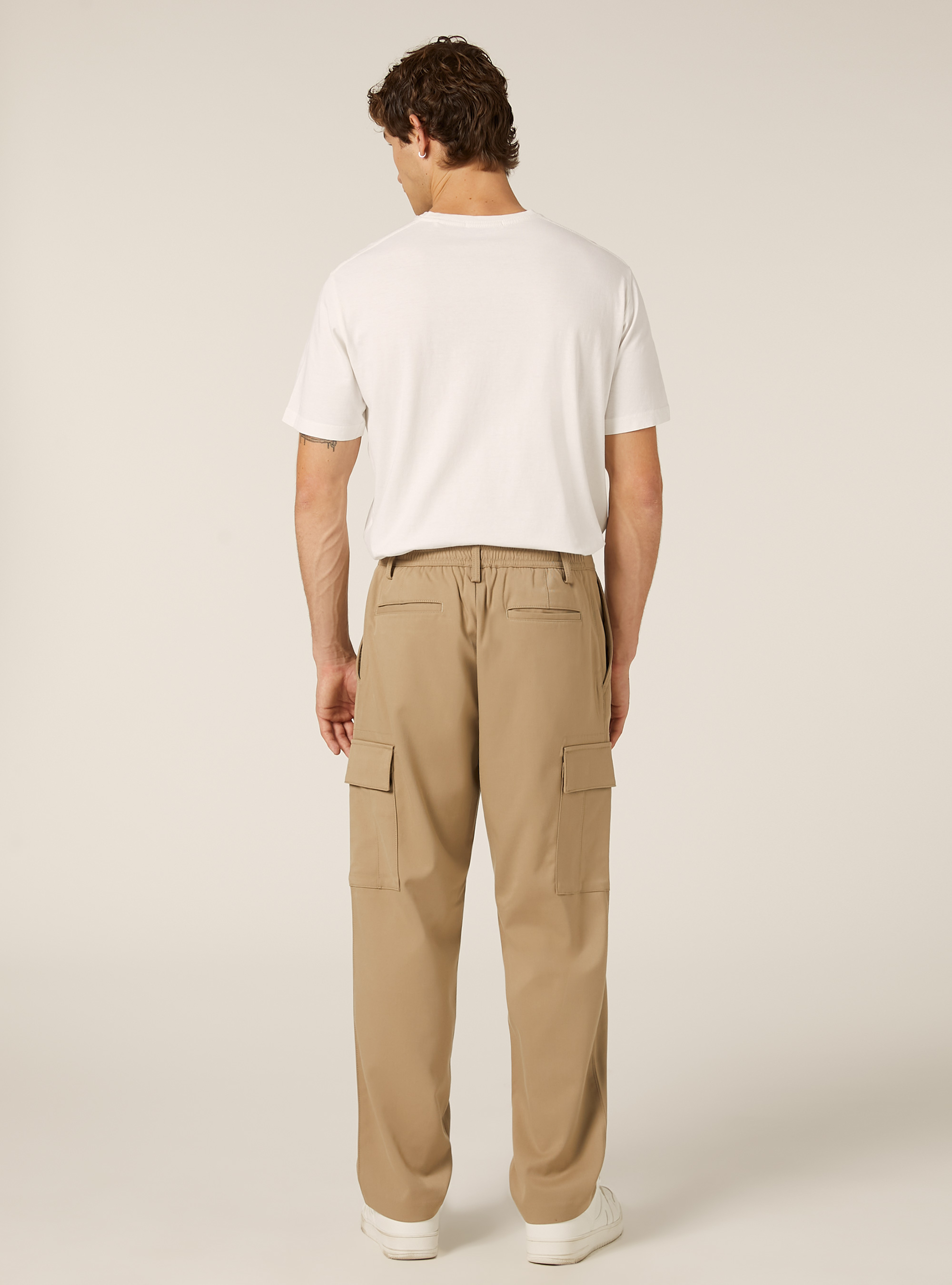 Pantaloni con tasconi e una pince, BG2 BEIGE MEDIUM