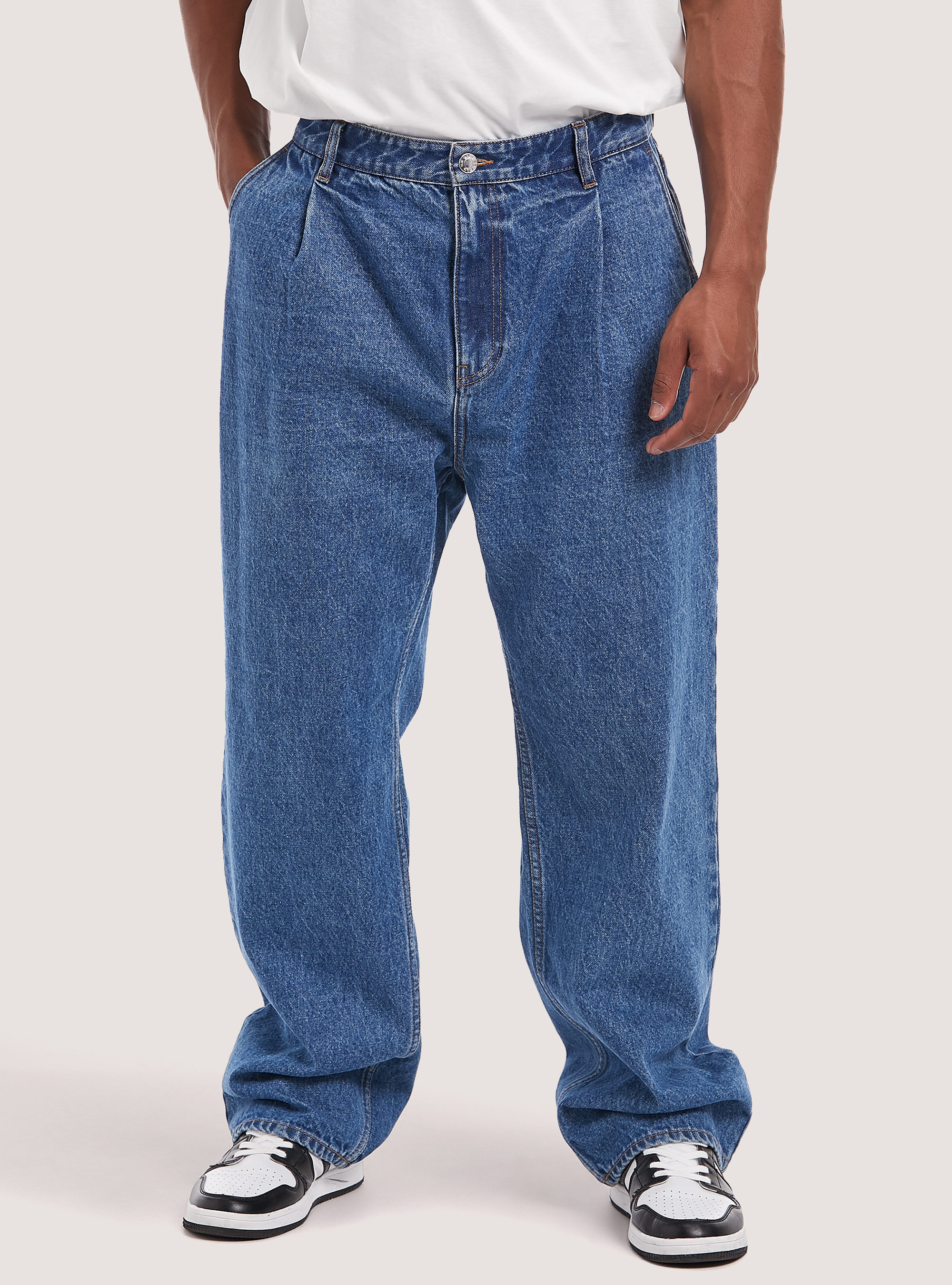 Wide leg jeans with darts, Alcott