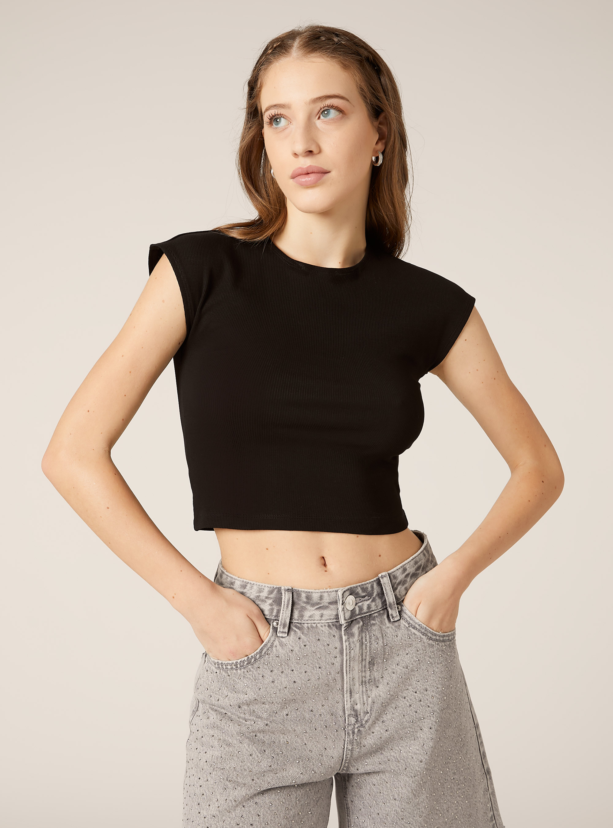 Enganliegendes T-Shirt mit Rundhalsausschnitt, BK1 BLACK