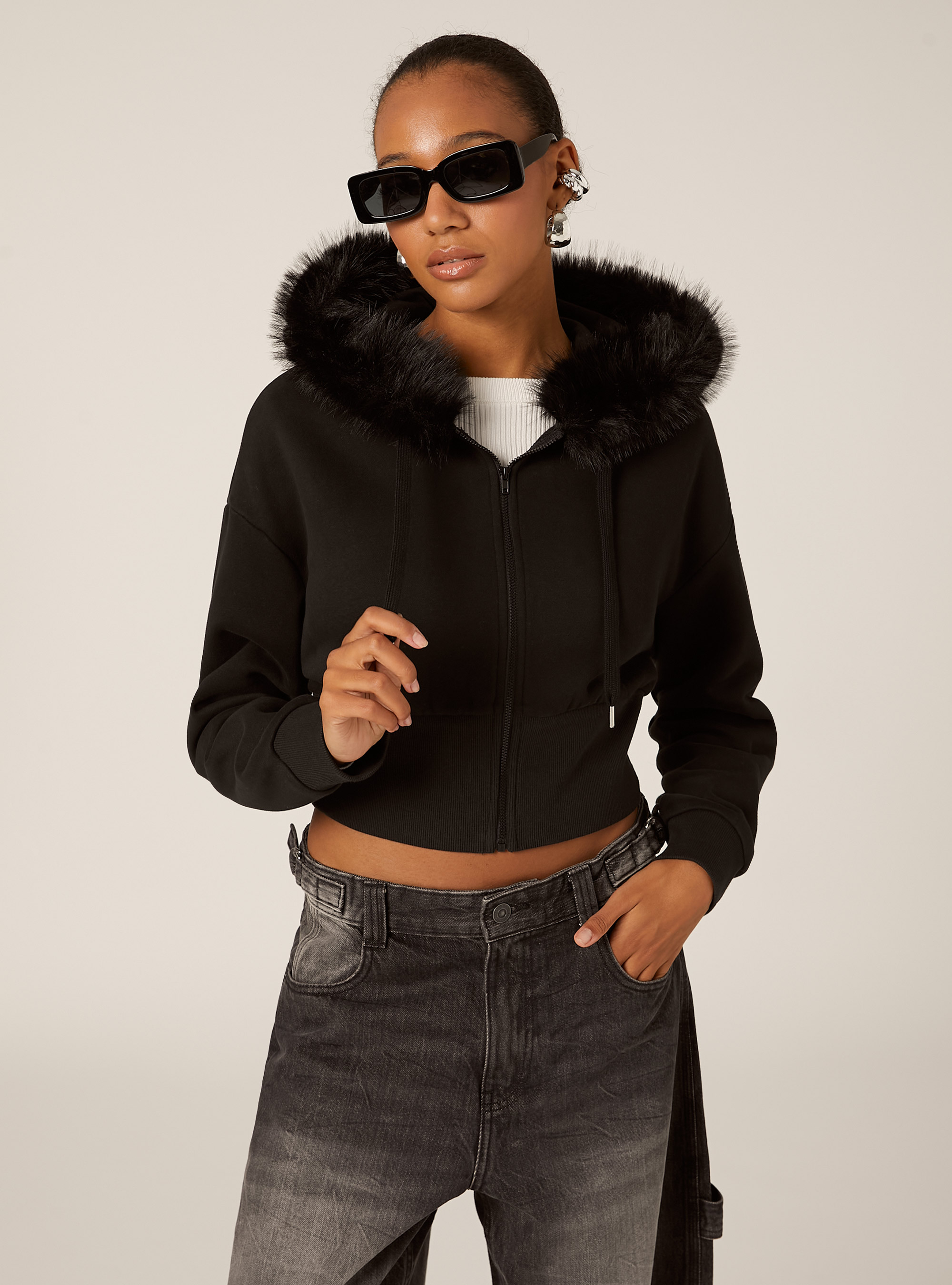 Sudadera corta con capucha de piel, BK1 BLACK