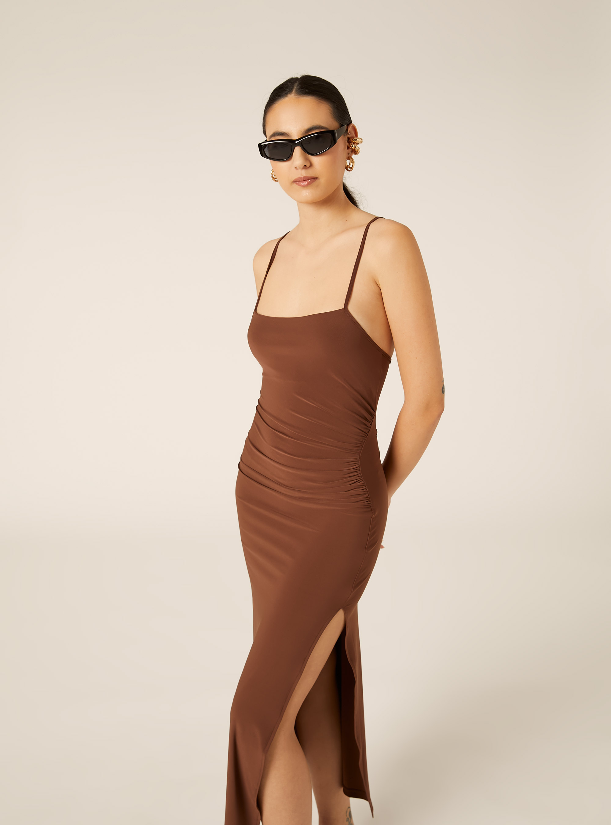Vestio midi con bretelle, BR1 BROWN DARK