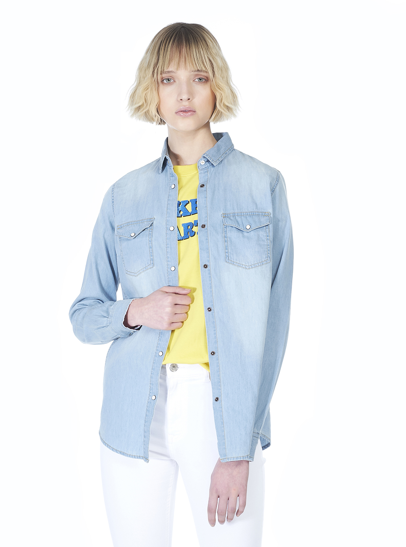 Camicia di jeans slim fit con tasche frontali, AZZURRO