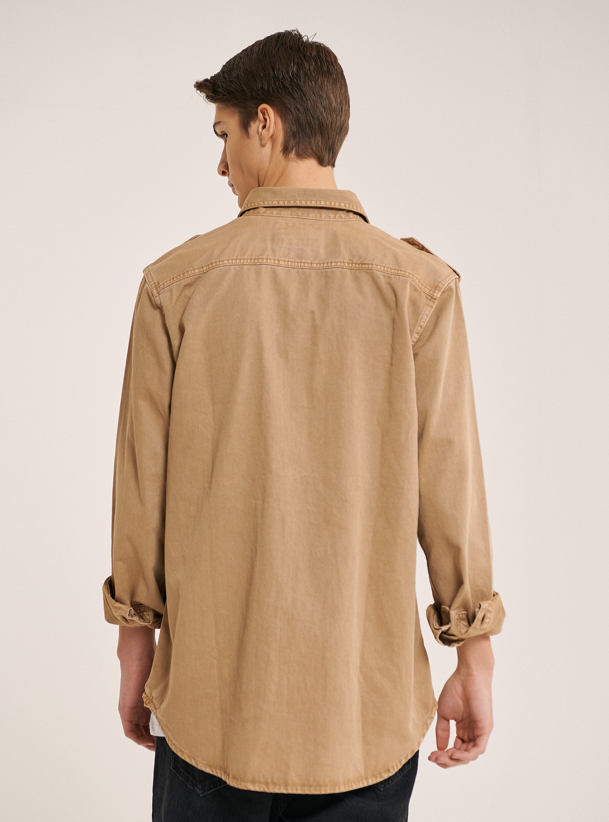 Camisa con maxi bolsillos de algodón, C536 TOBACCO