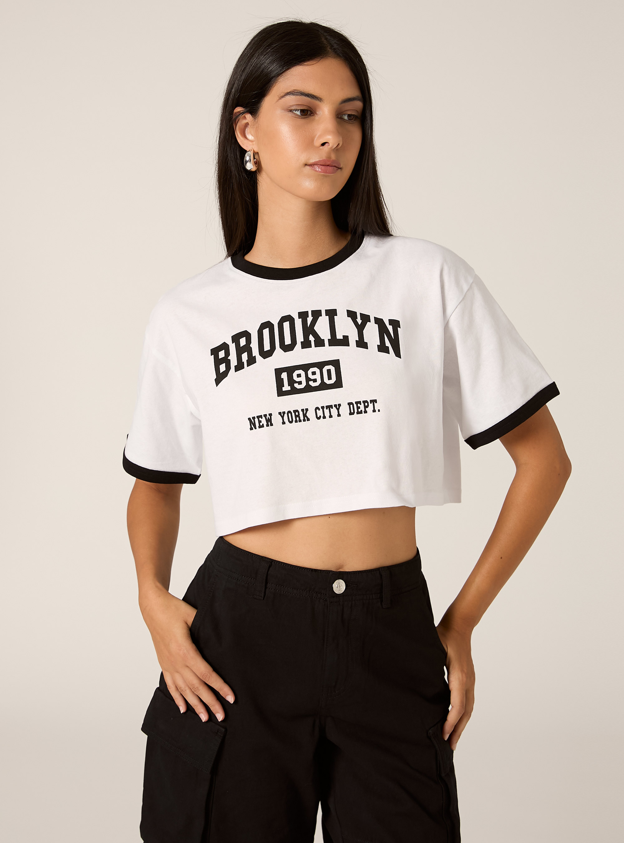 Cropped-T-Shirt mit College-Print, WH3 WHITE