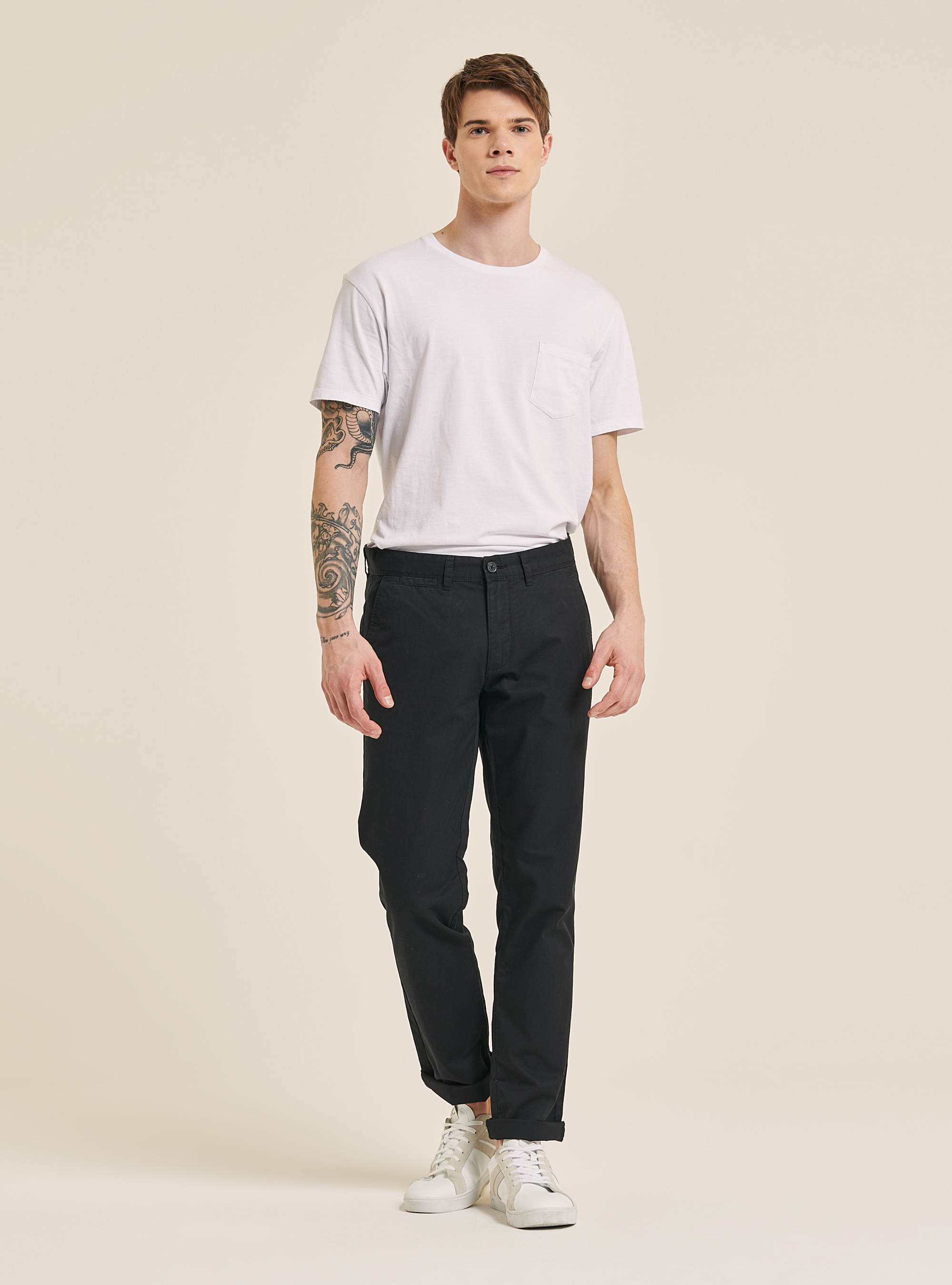 Pantalon chino en sergé, C101 BLACK