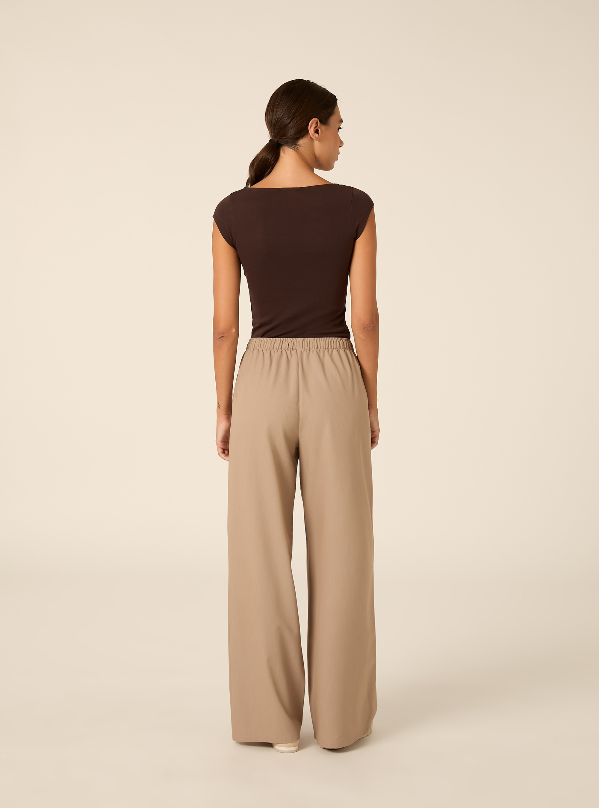 T-shirt con scollo a v in pizzo, BR1 BROWN DARK
