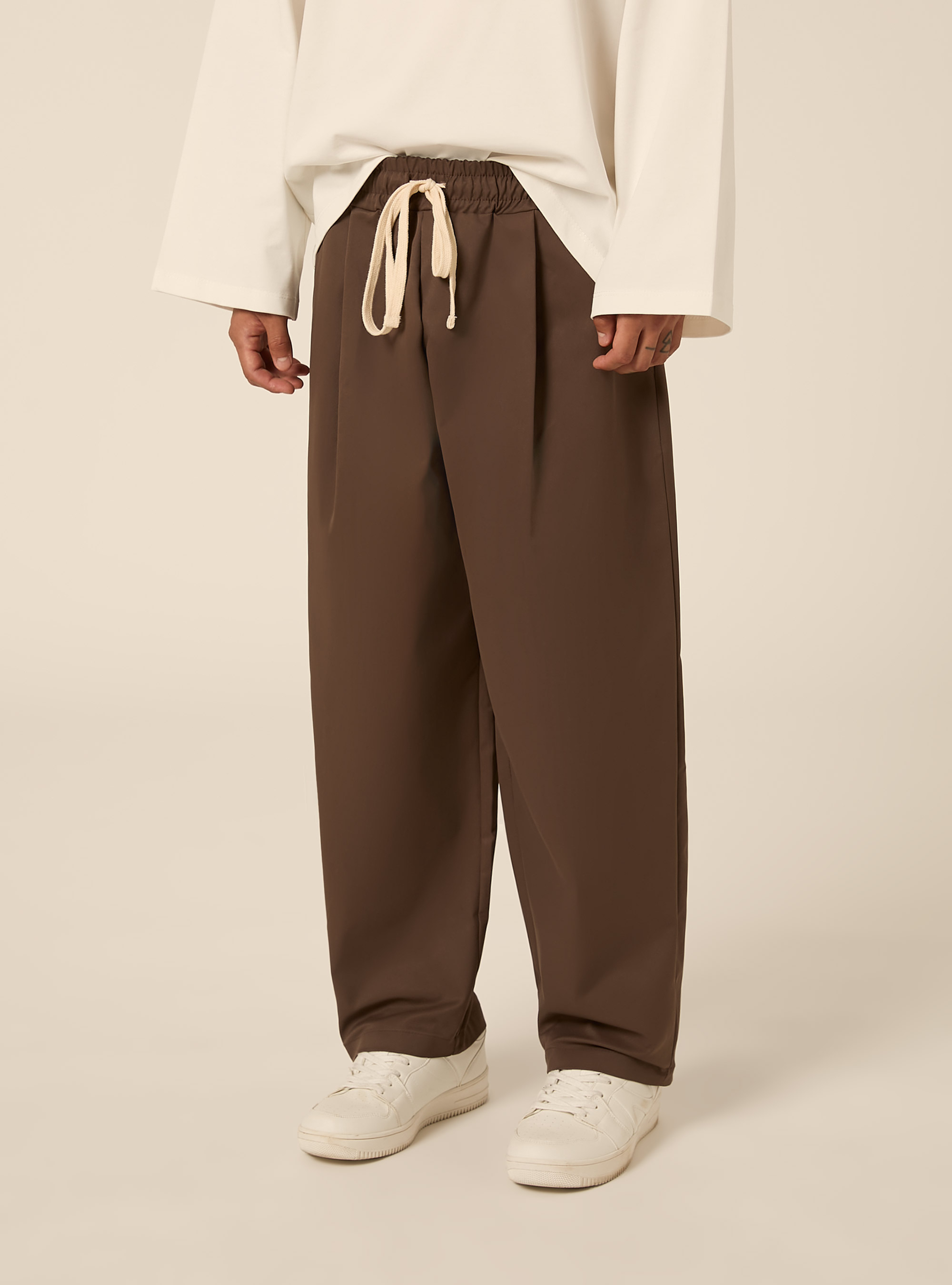 Pantaloni con coulisse in vita e pince, BR1 BROWN DARK