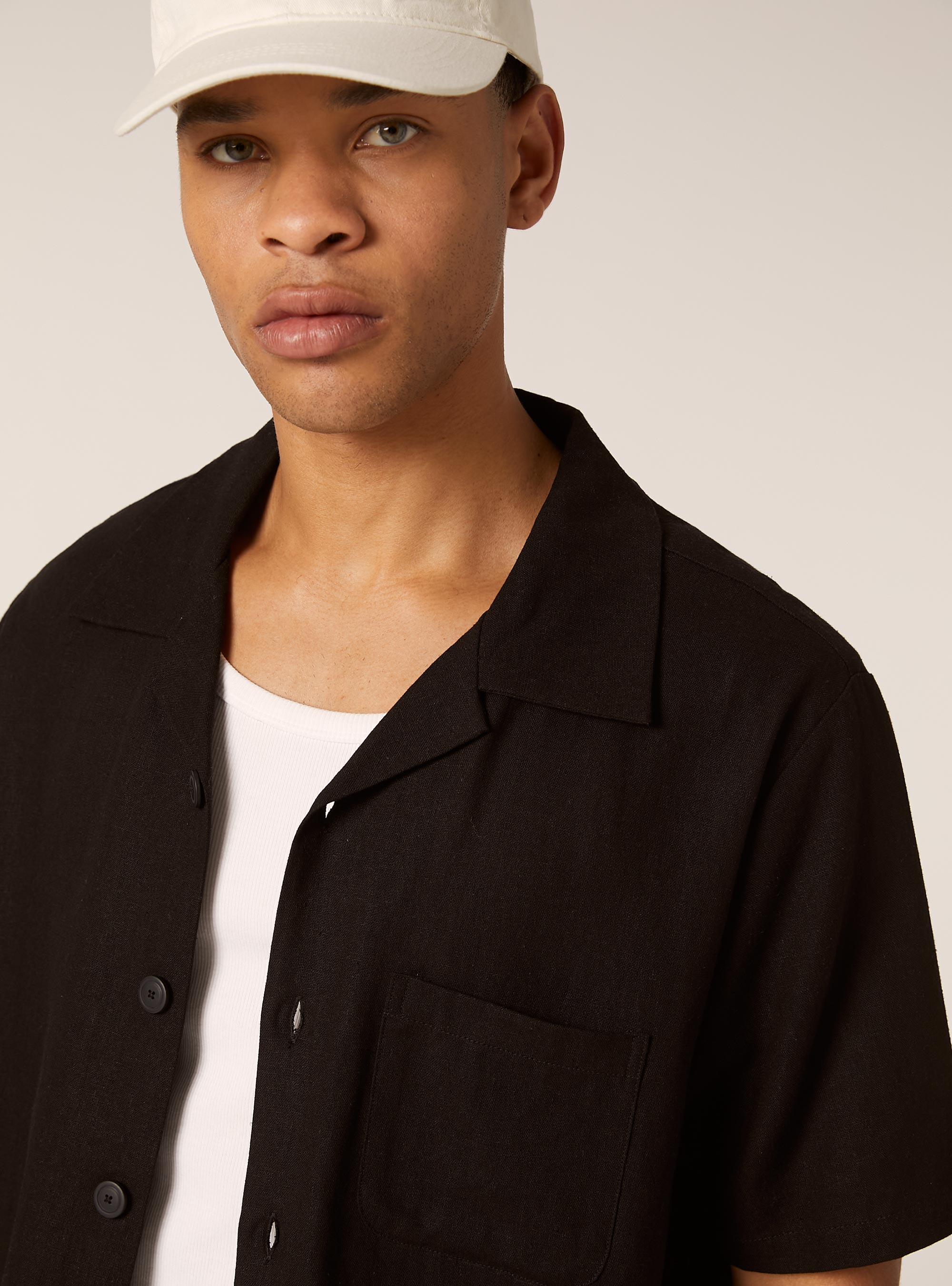 Linen blend shirt with breast pocket, BK1 BLACK