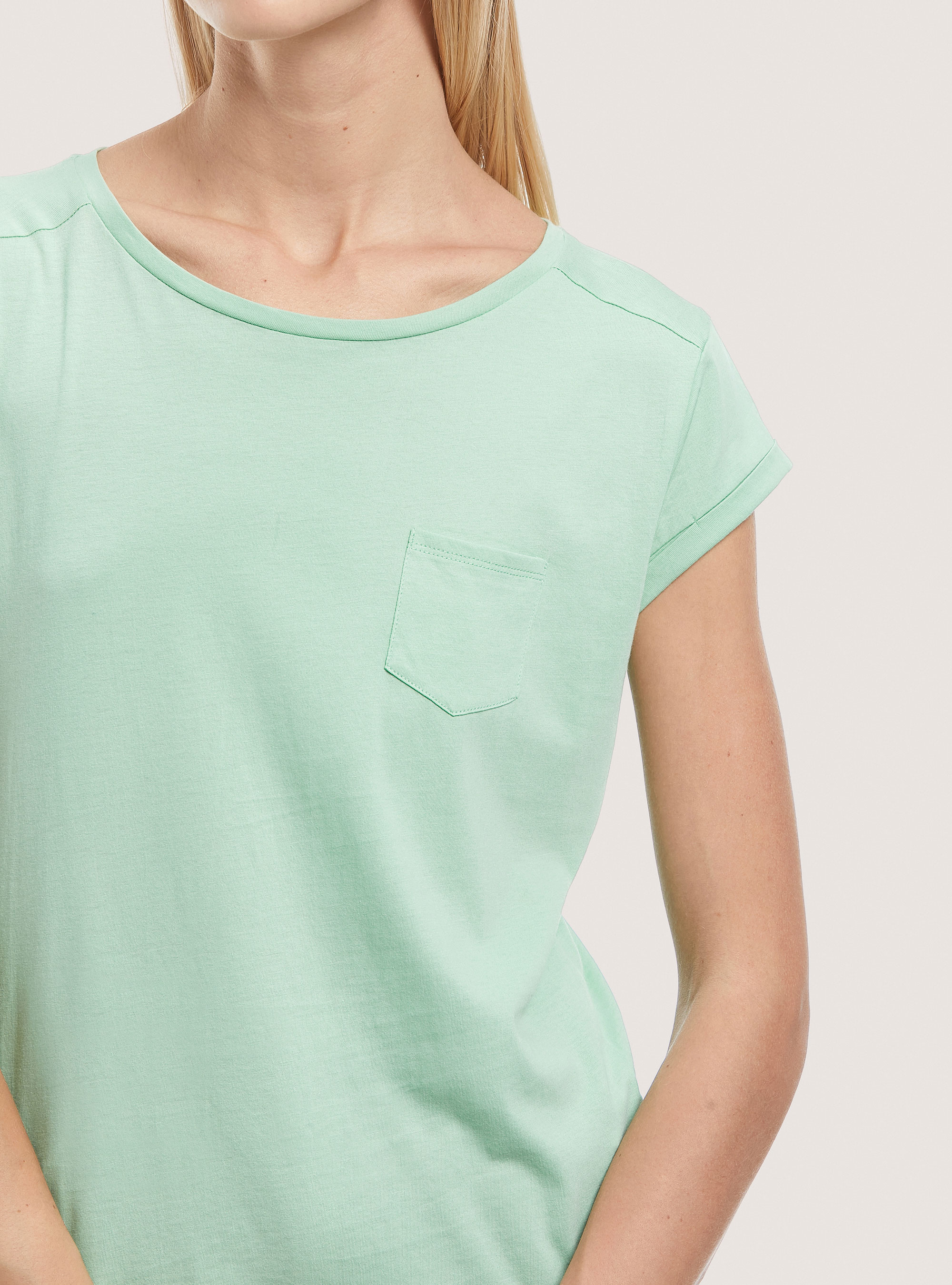 Basic cotton T-shirt with breast pocket, C6704 GREEN