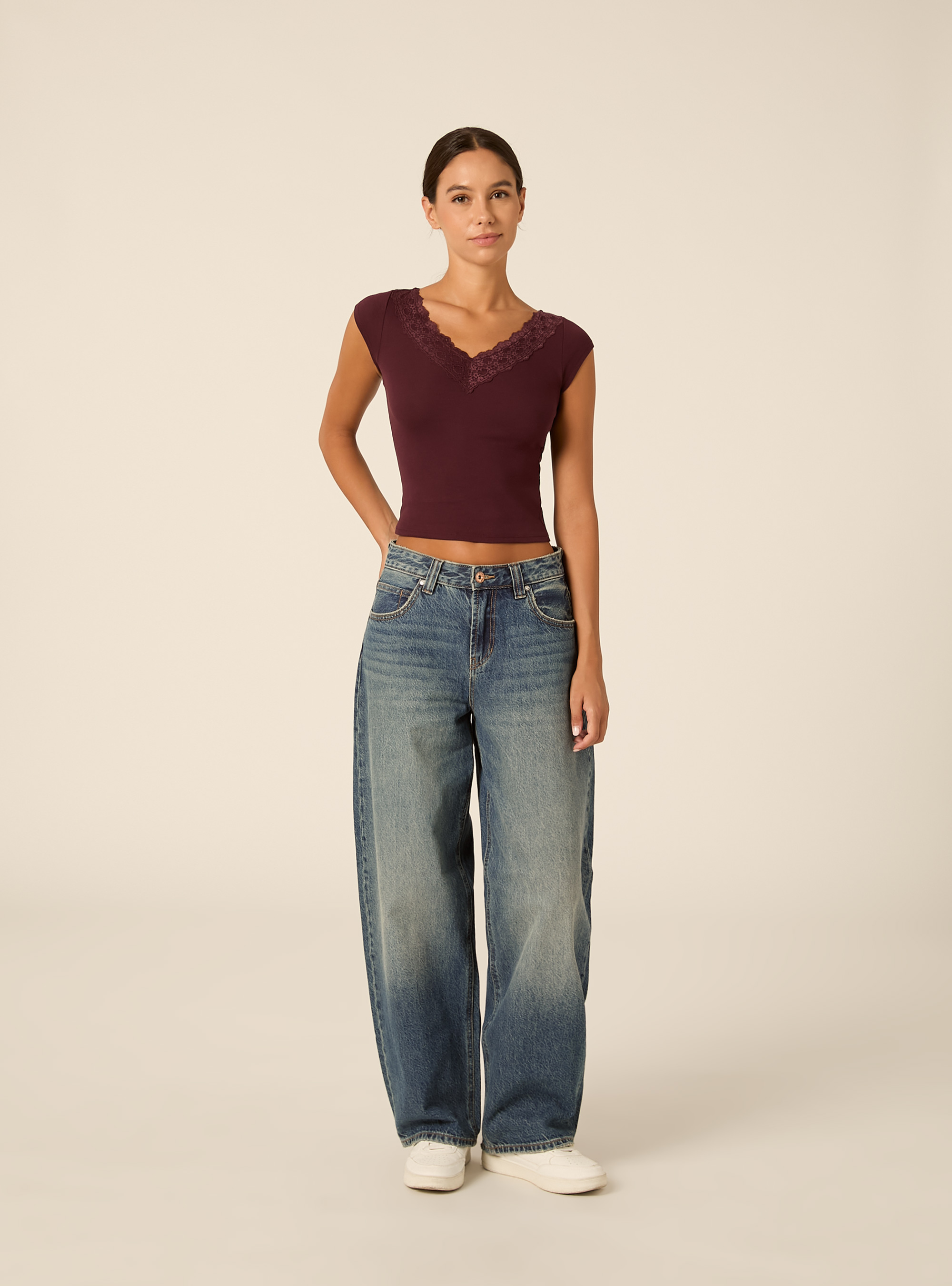 T-shirt con scollo a v in pizzo, BO1 BORDEAUX DARK