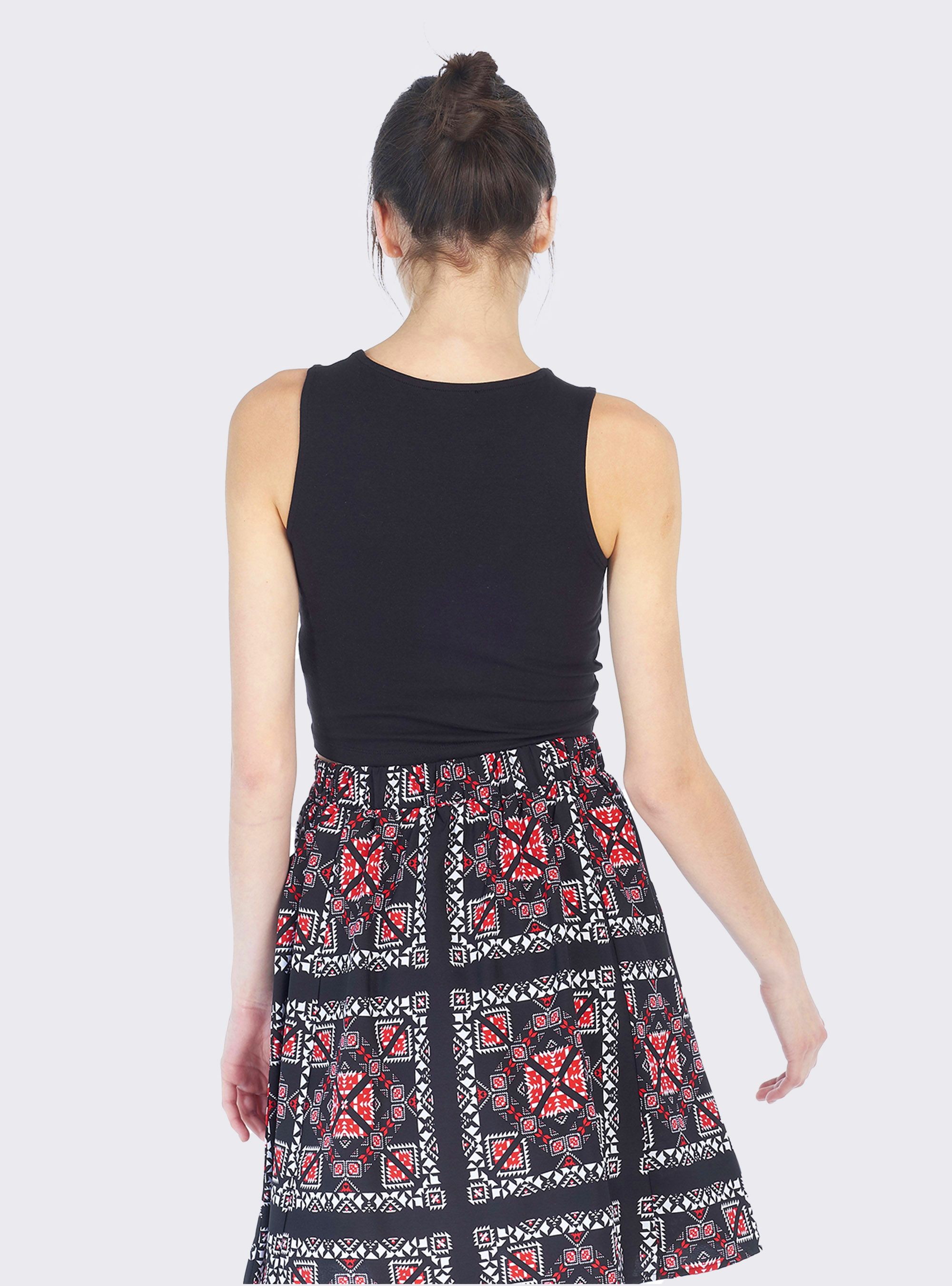 Kurzes, schlichtes Oberteil mit Knoten, C101 BLACK