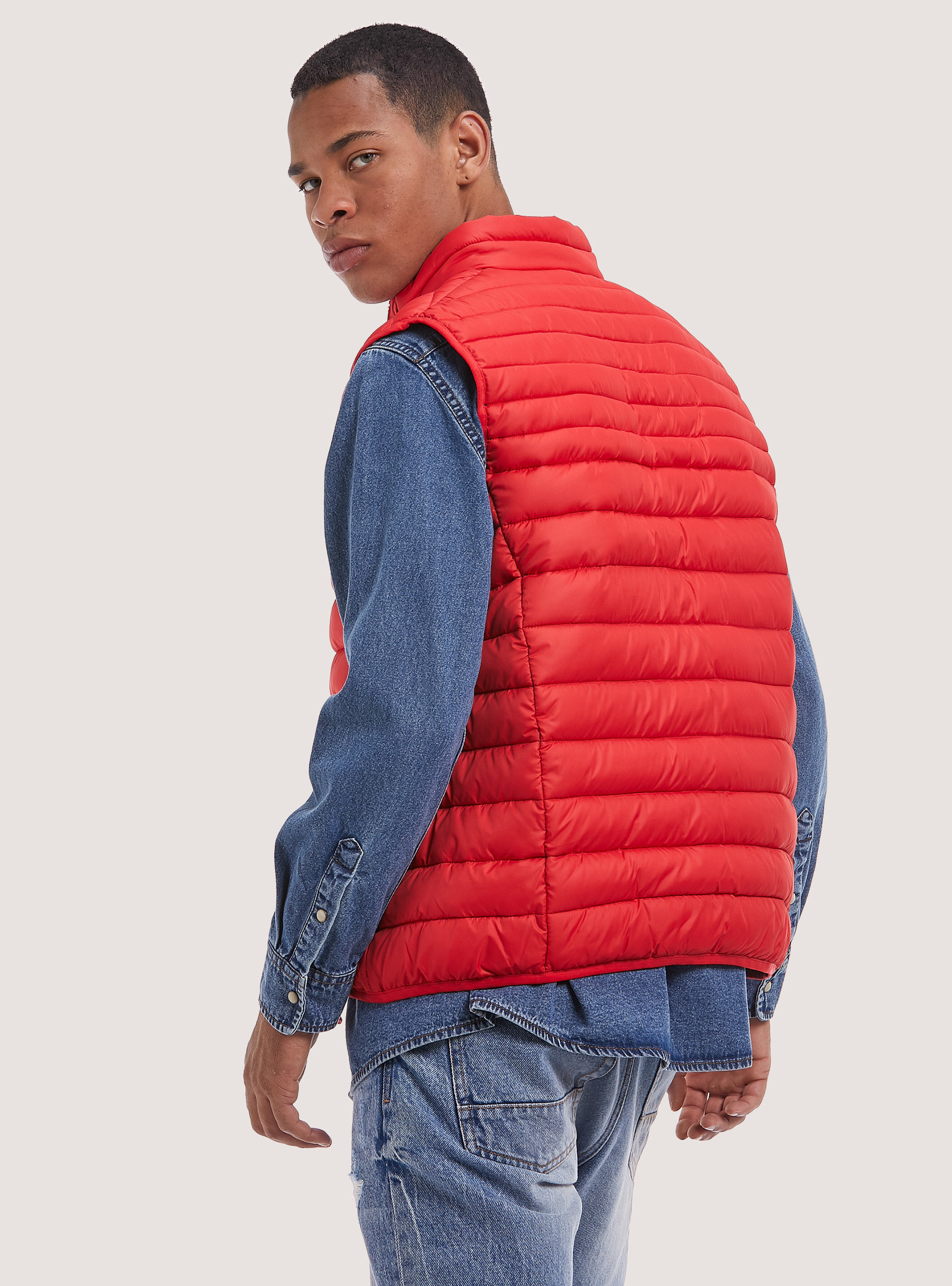 Sin mangas y con relleno reciclado, RD2 RED MEDIUM