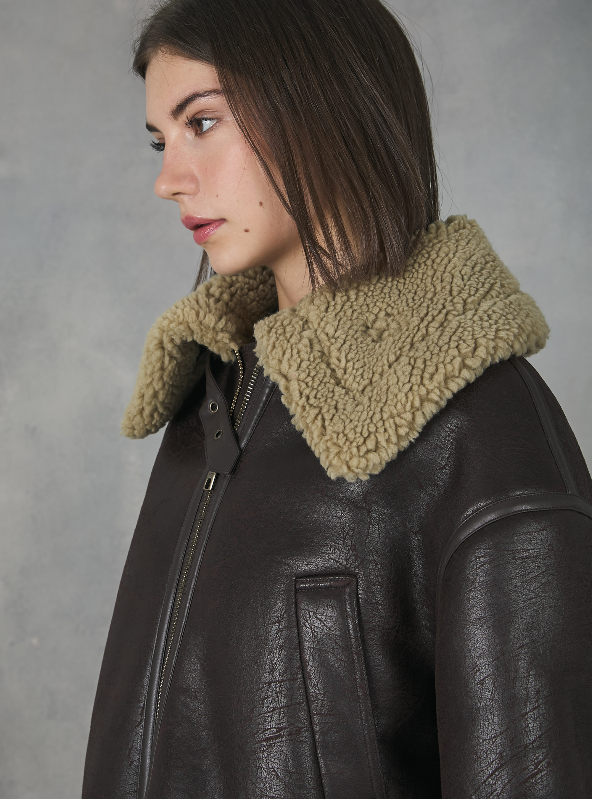 Giubbotto effetto pelle con interno in teddy, BR1 BROWN DARK
