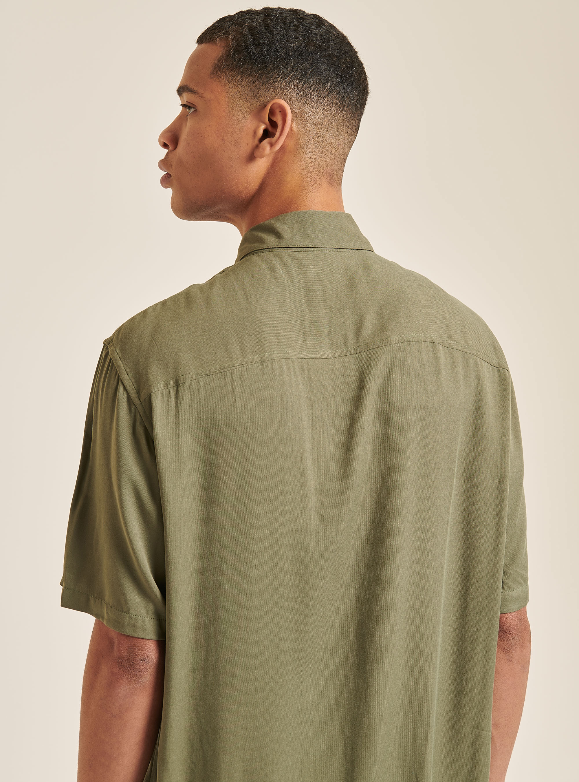 Short sleeve shirt with bowling collar, C6601 KAKY