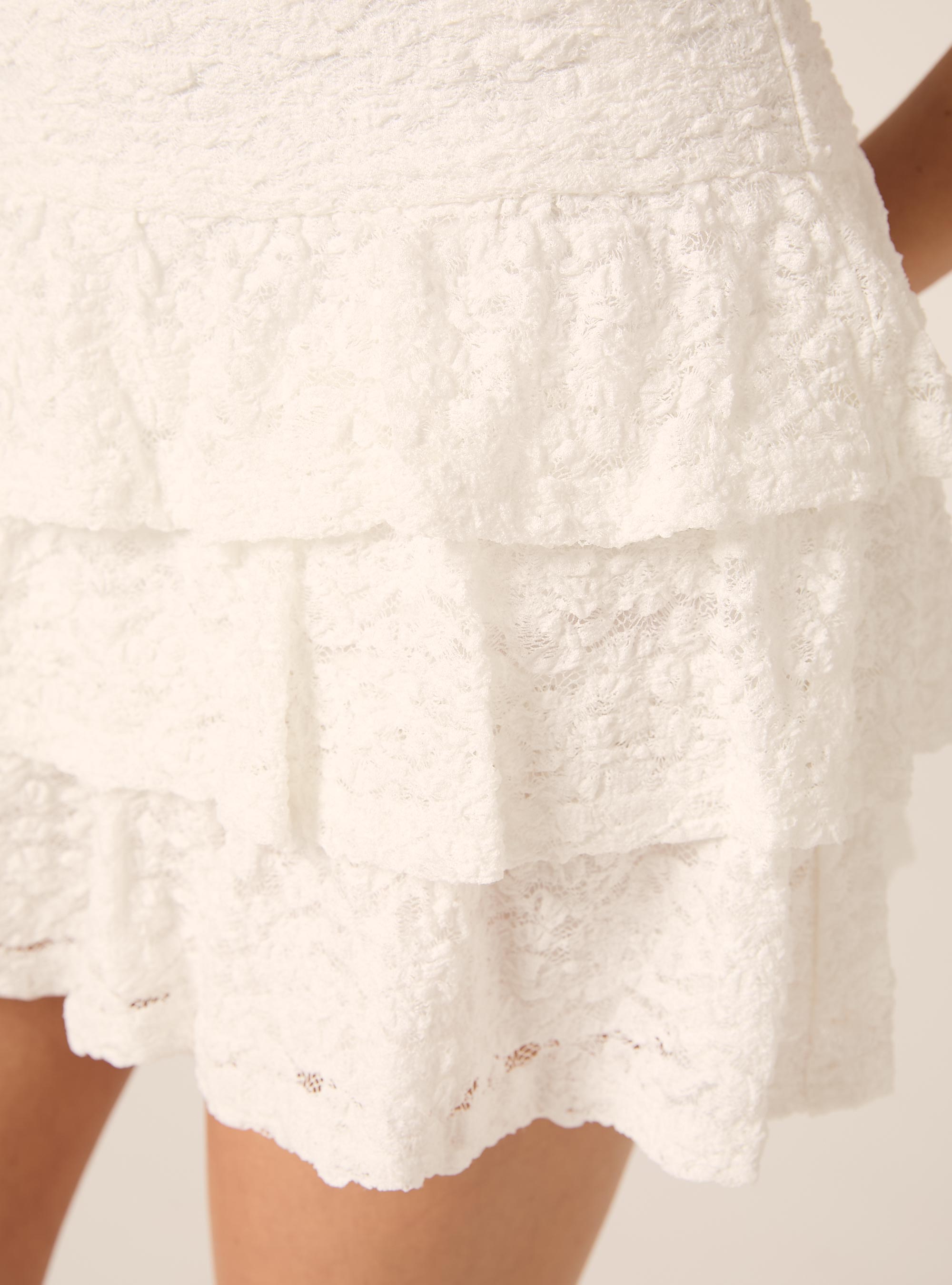 Falda pantal&oacute;n de encaje con volantes, WH3 WHITE