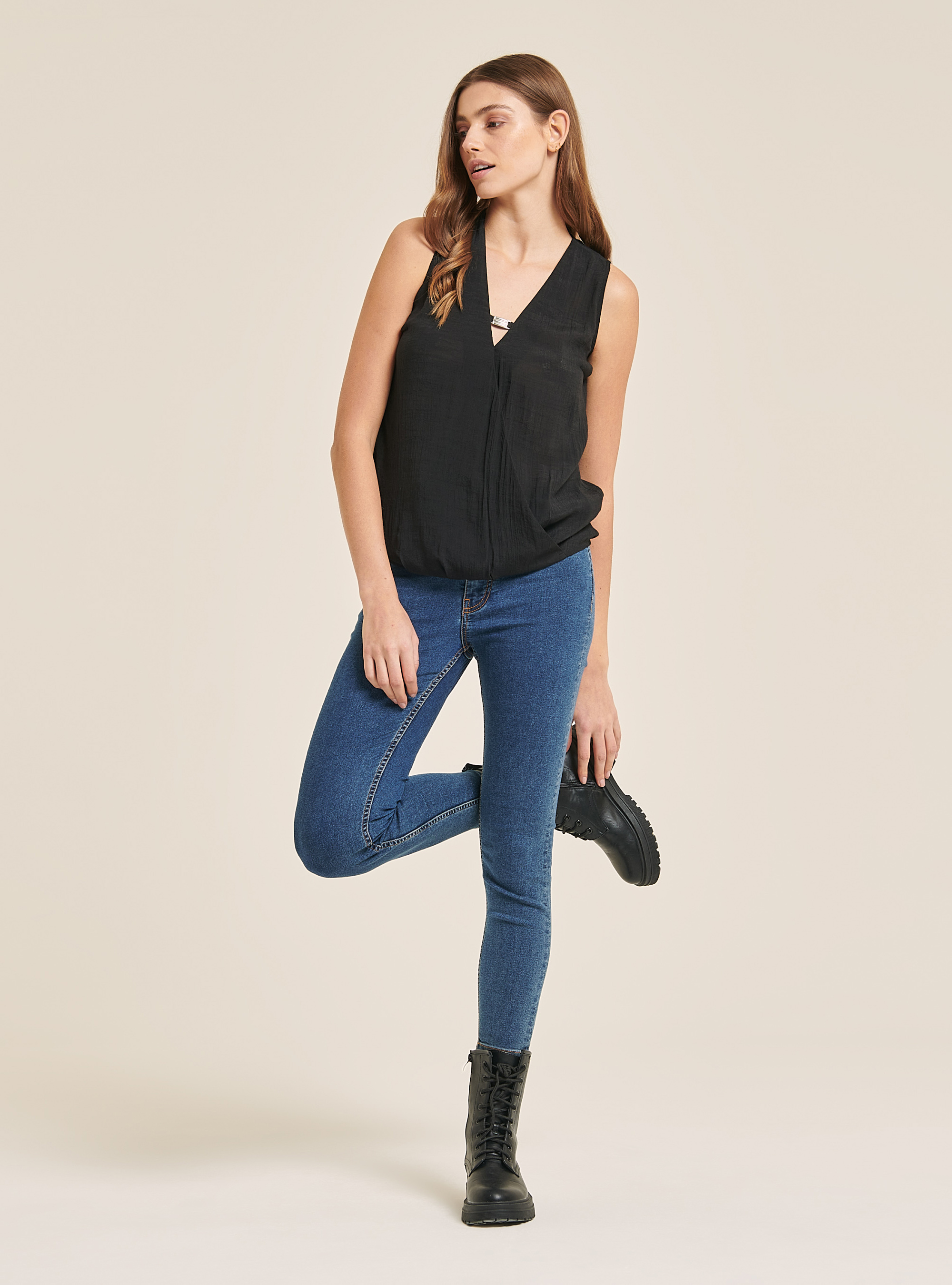 Basic blouse with neckline detail, BLACK