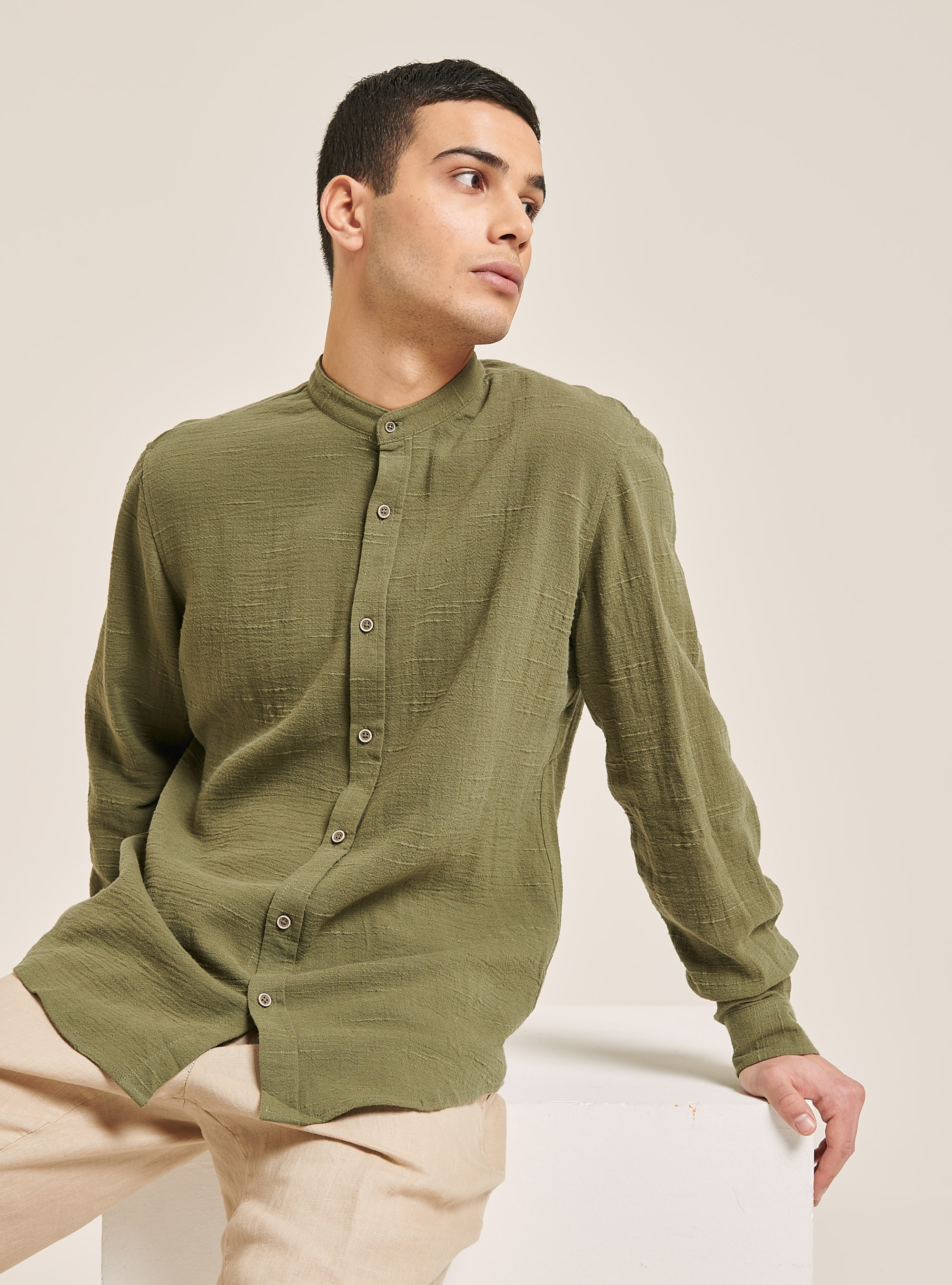 Camisa de mezcla de lino con cuello coreano, CAQUI