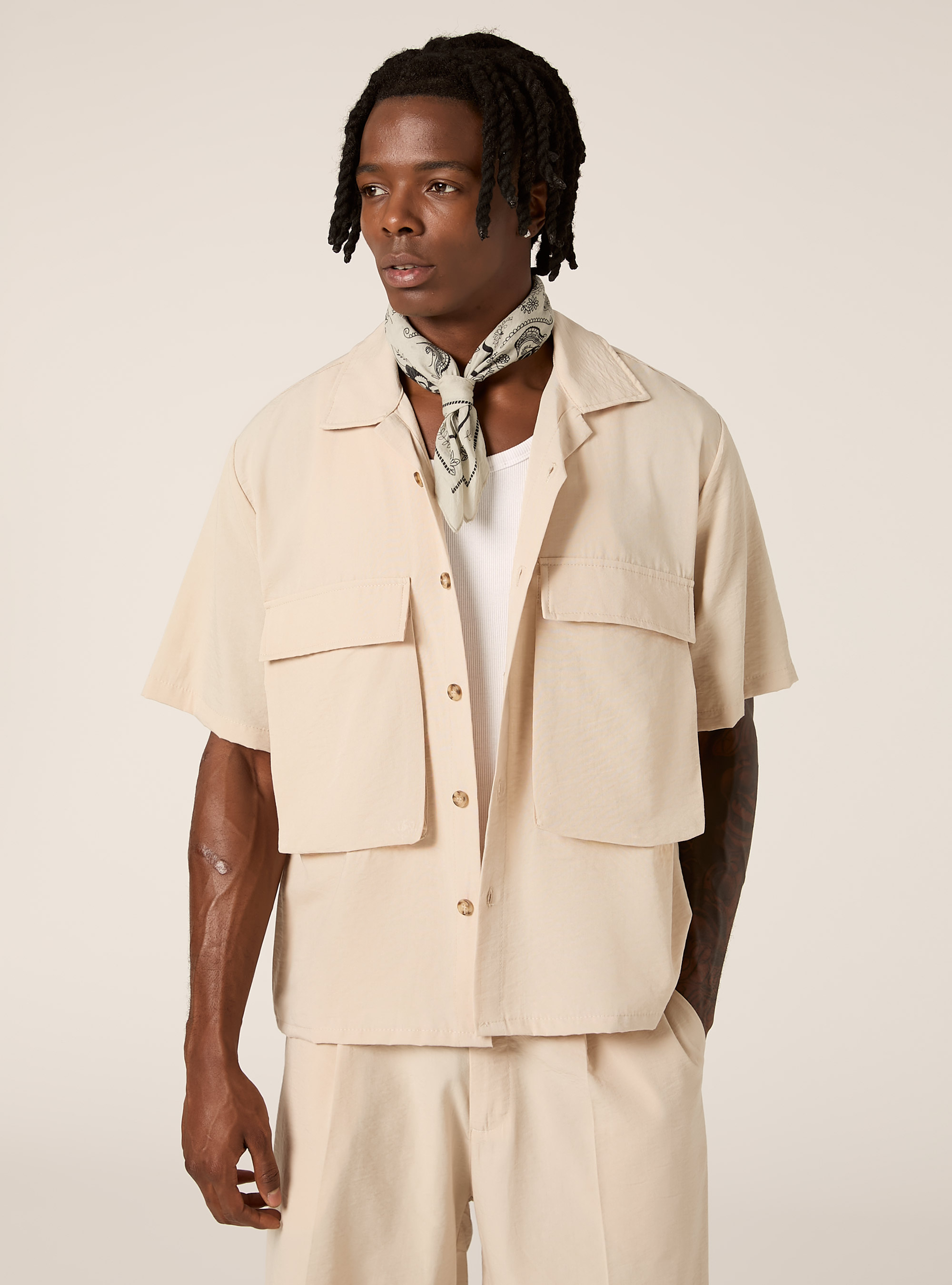 Chemise l&eacute;g&egrave;re de forme carr&eacute;e avec grandes poches, BG2 BEIGE MEDIUM