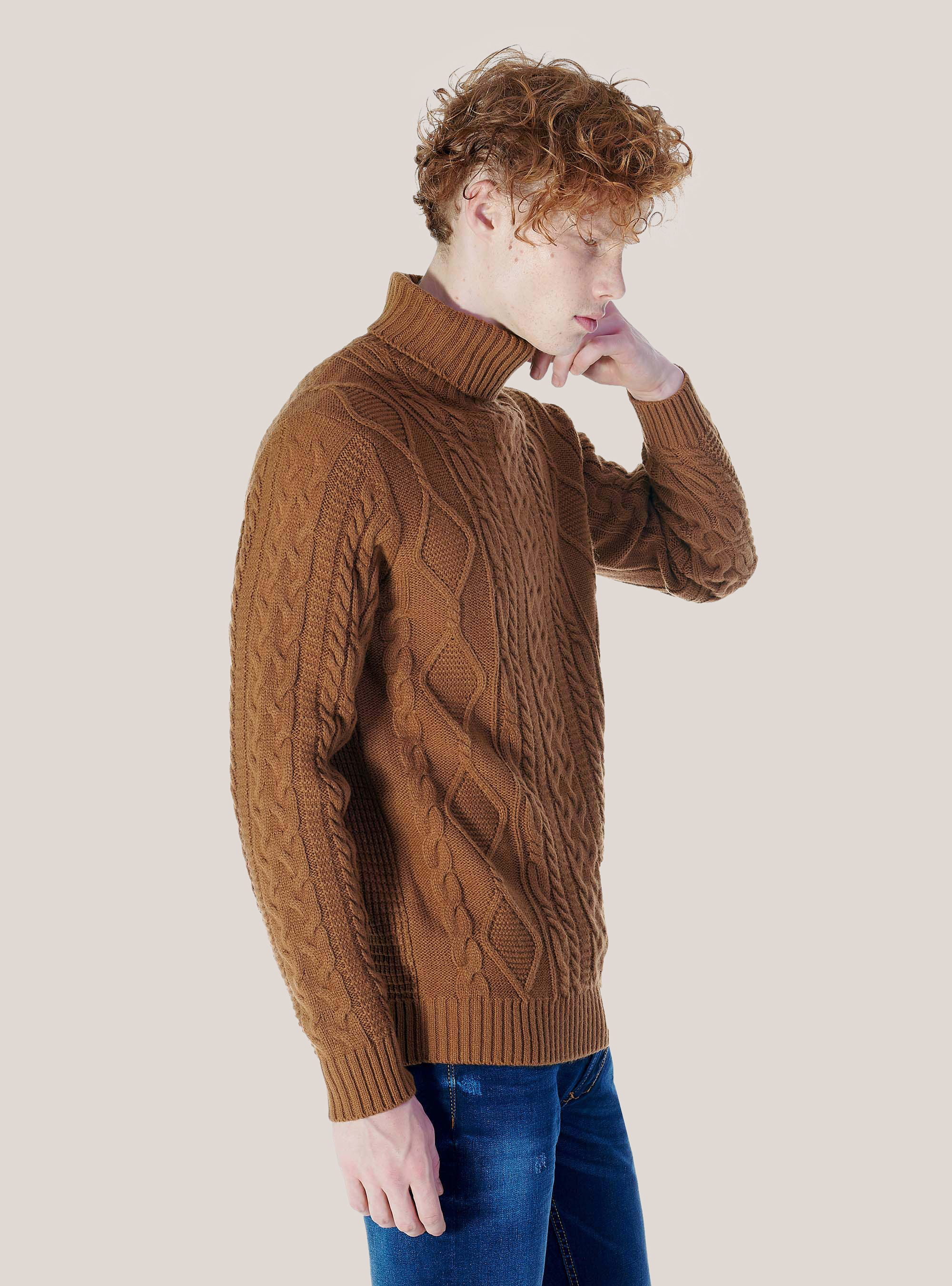 Pullover collo alto con trecce, TABACCO