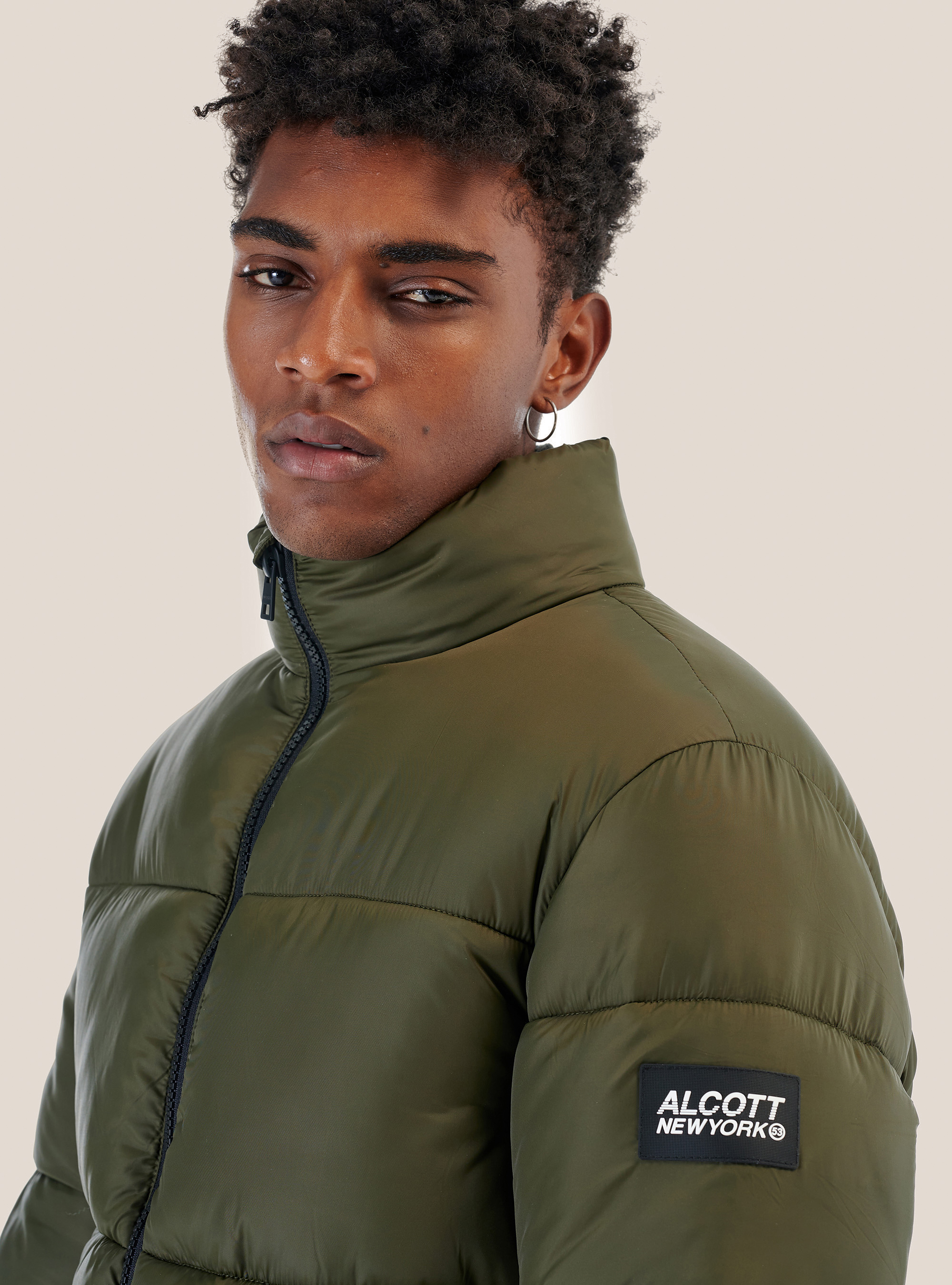 Solid colour puffy jacket