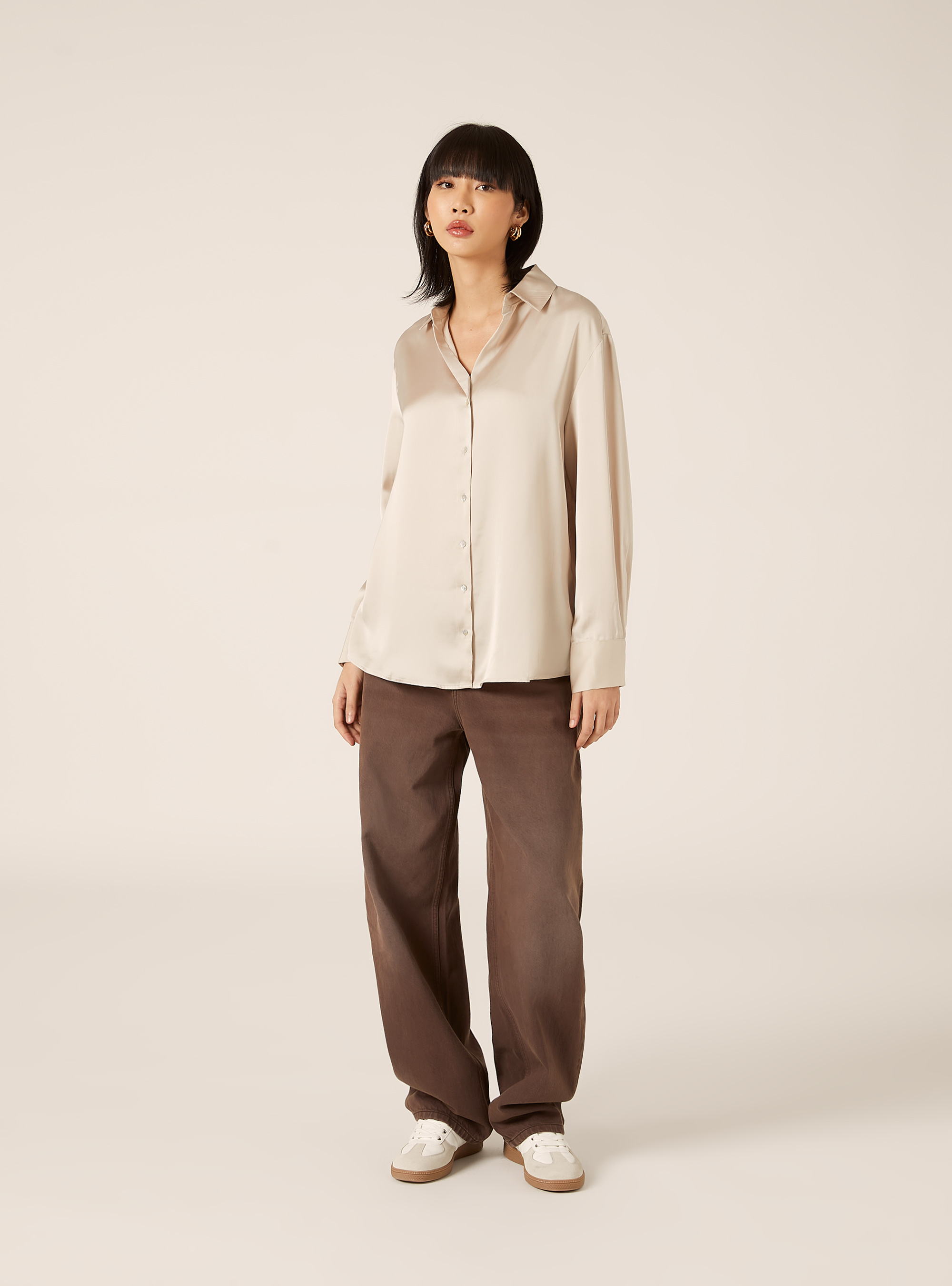 Camicia in satin con colletto a revers, BG2 BEIGE MEDIUM