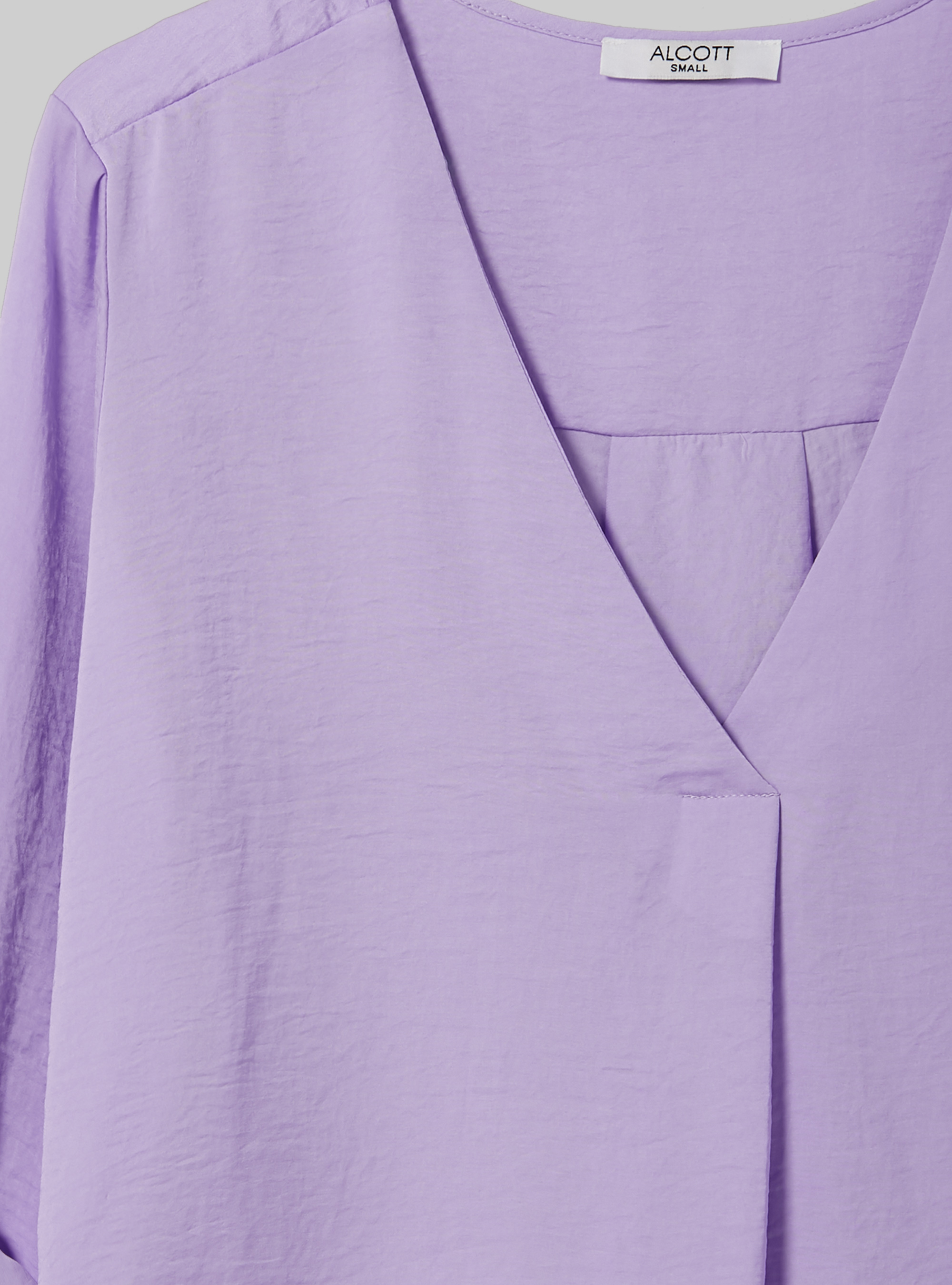 Plain-coloured blouse with neckline, LC2 LILLAC MEDIUM