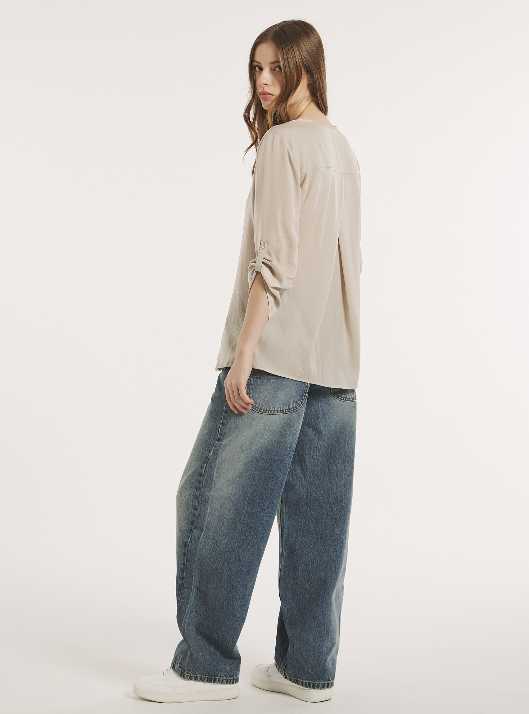 Blusa con scollatura in tinta unita, BG3 BEIGE LIGHT