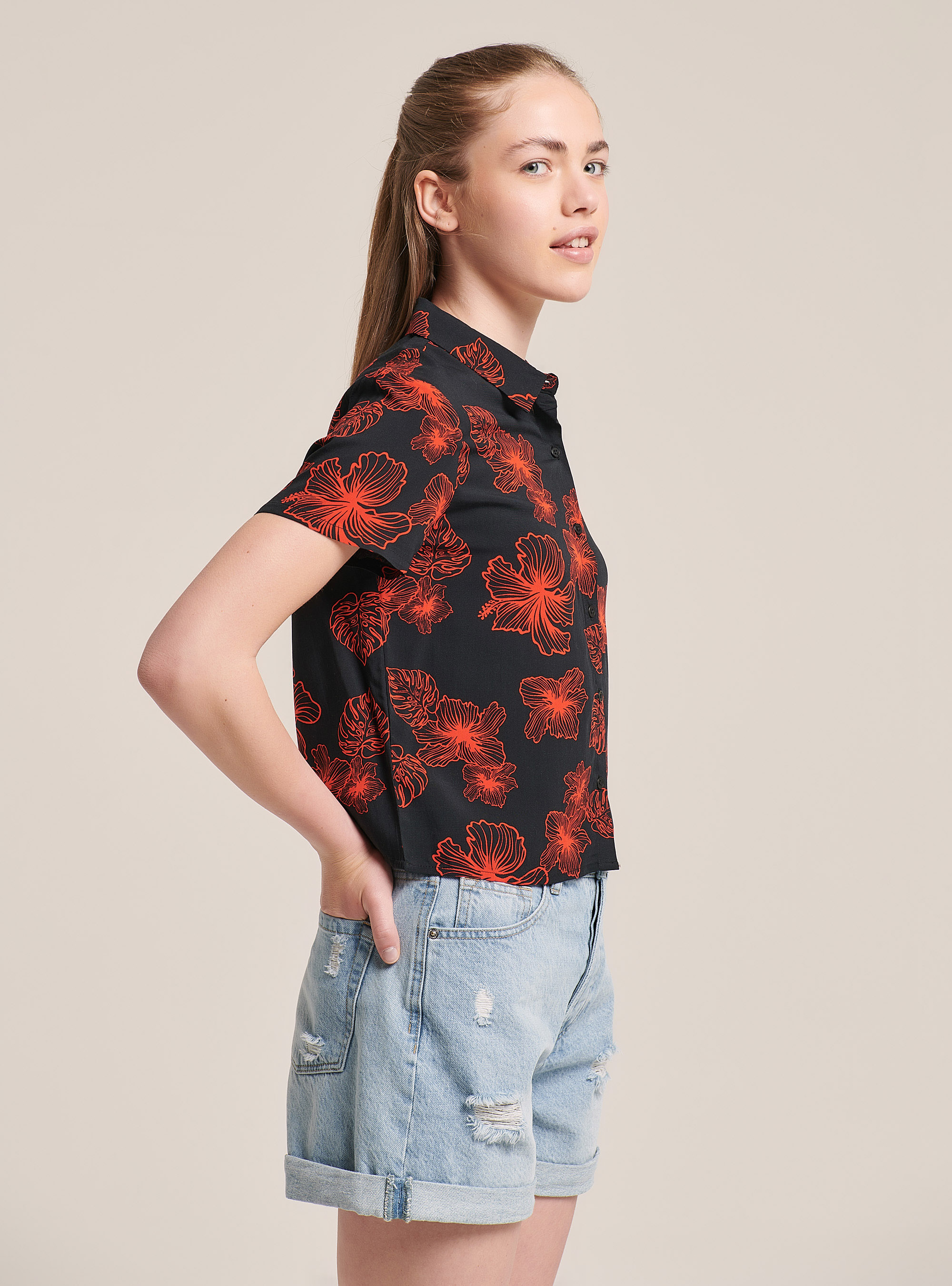 Cropped shirt with print, BLACK