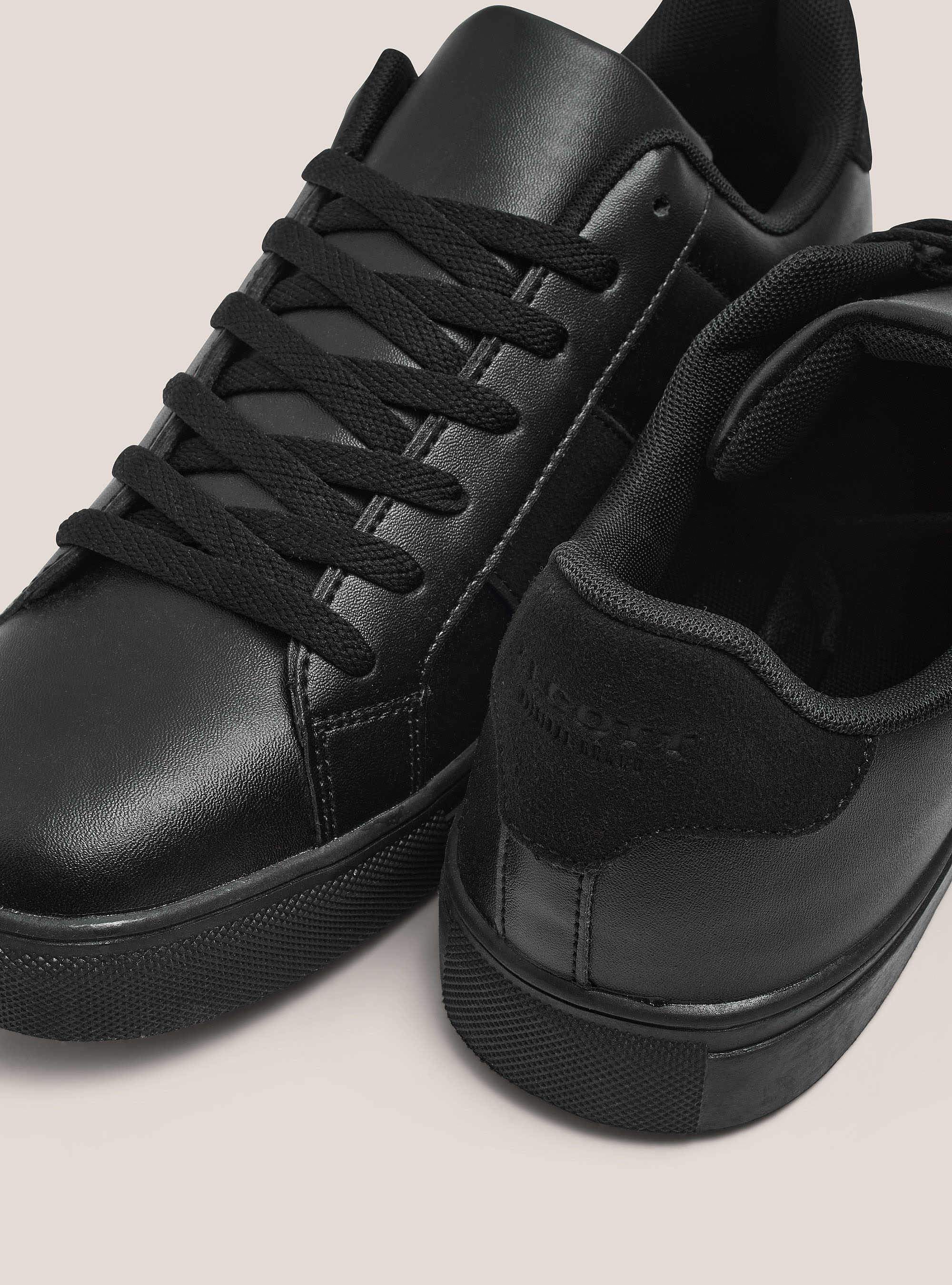 Sneaker mit kontrastierendem Seitenband, C101 BLACK