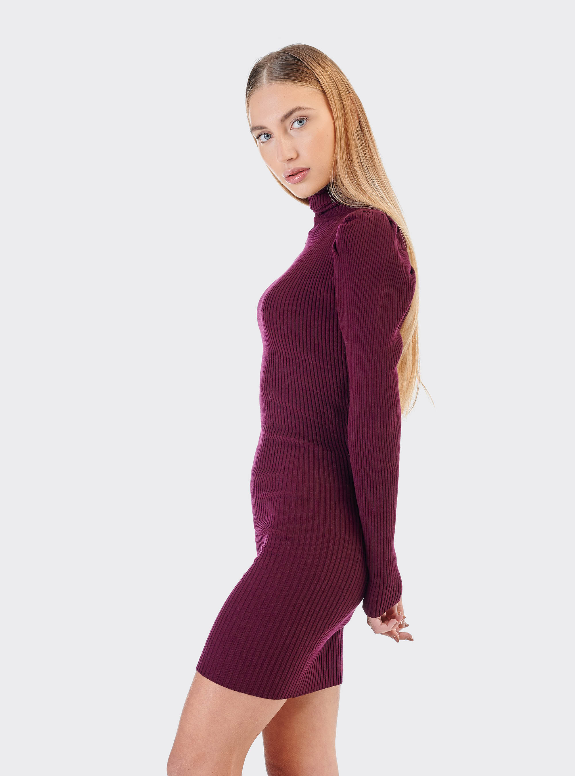Knitted dress with balloon sleeves, C3315 BORDEAUX