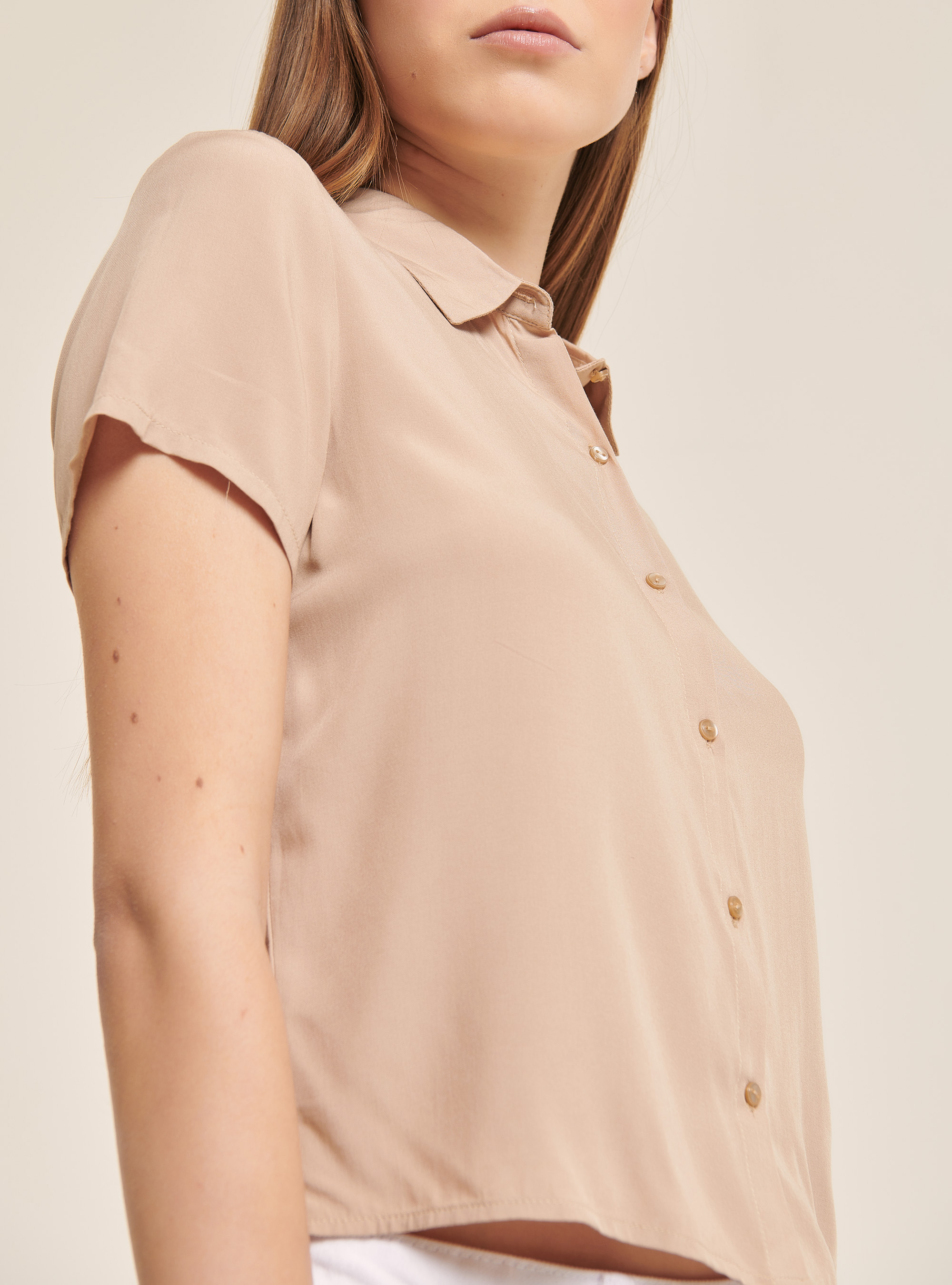 Cropped shirt with breast pocket, BG2 BEIGE MEDIUM