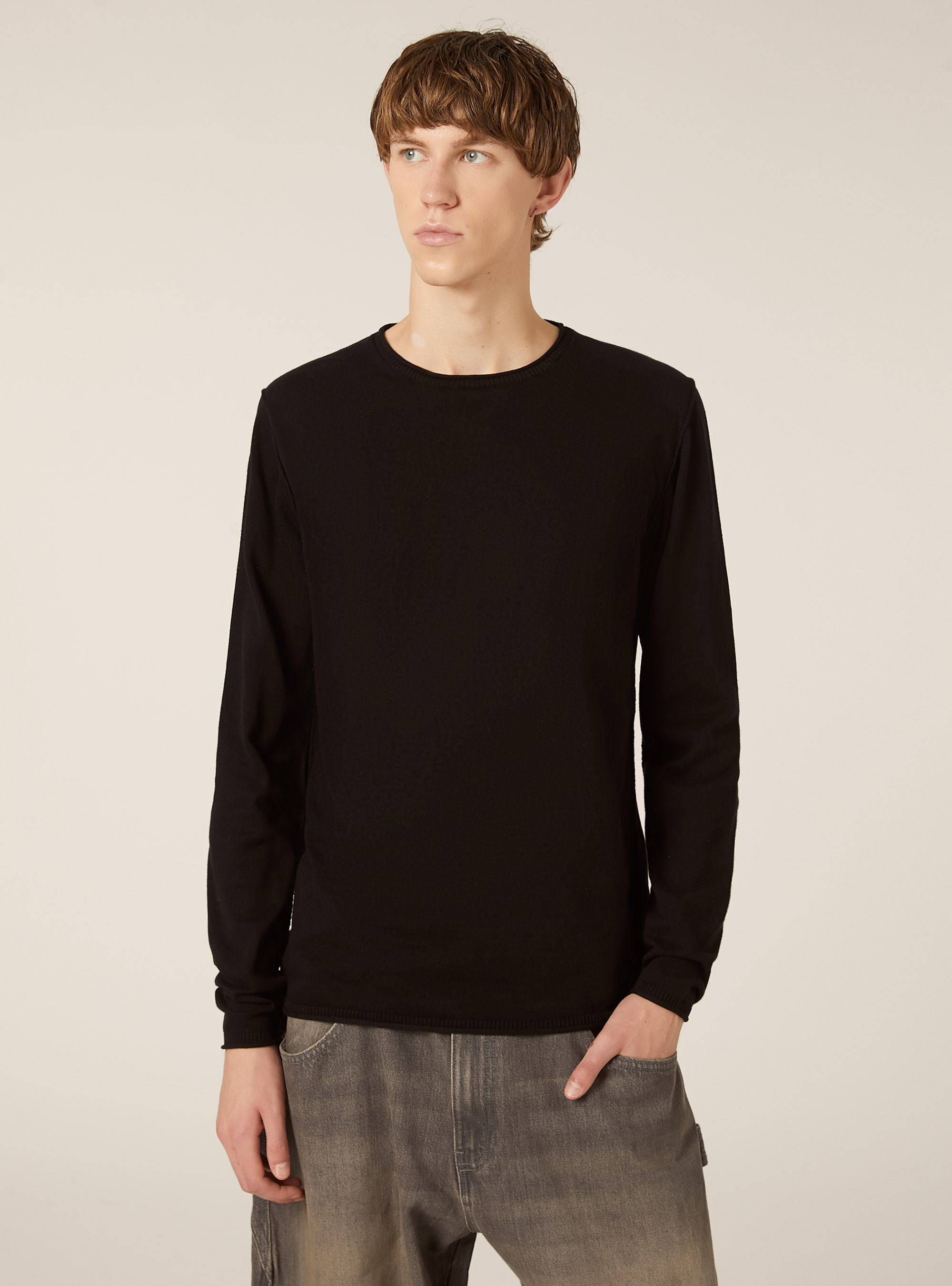 Raw cut pullover with roll neck, BK1 BLACK