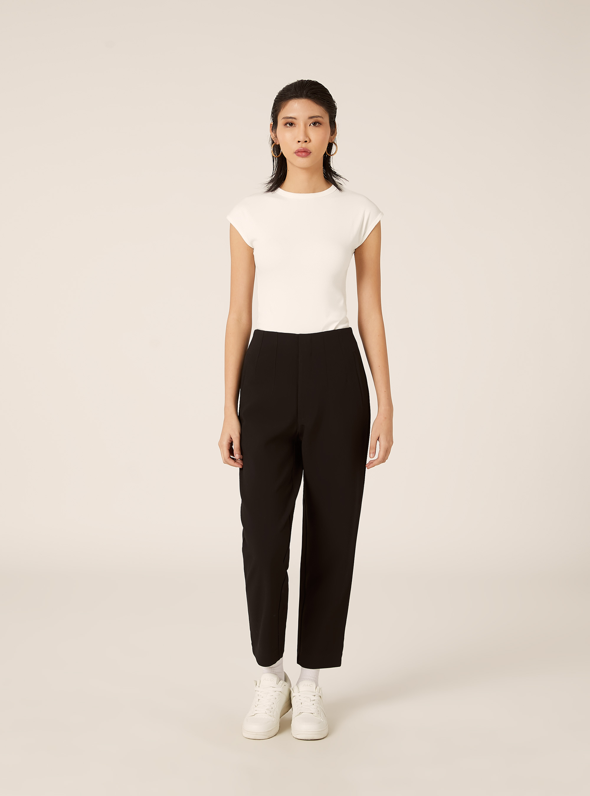 Einfarbige Hose mit Bundfalten, BK1 BLACK