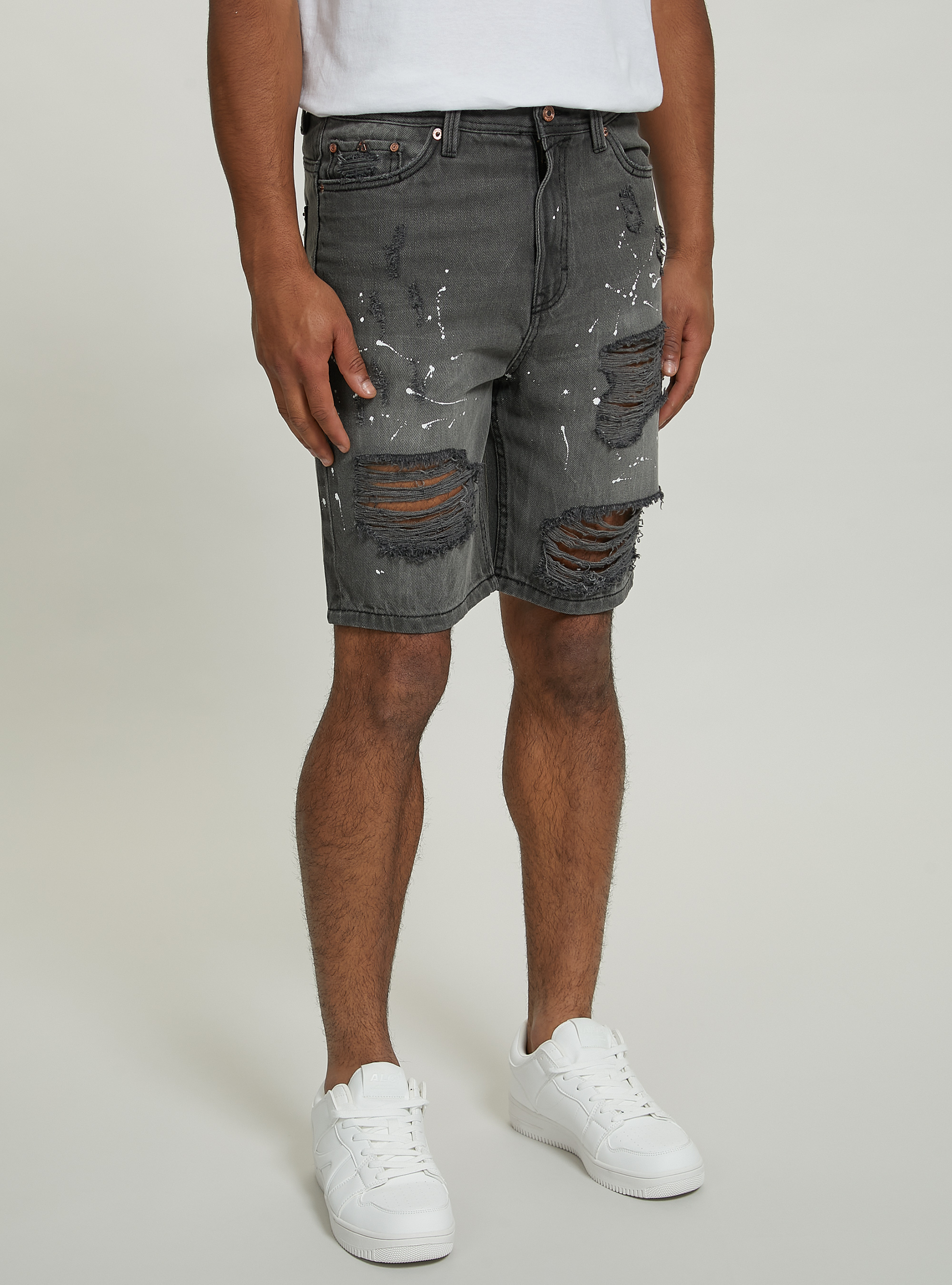 Bermudashorts aus Stretch-Denim in schmaler Passform, D000 BLACK