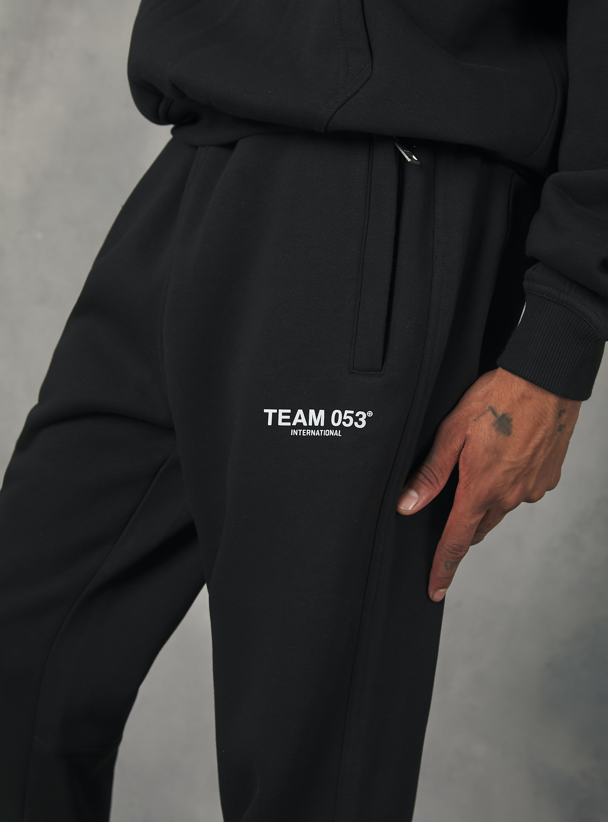 Jogger trousers with Team 053 print, BK1 BLACK