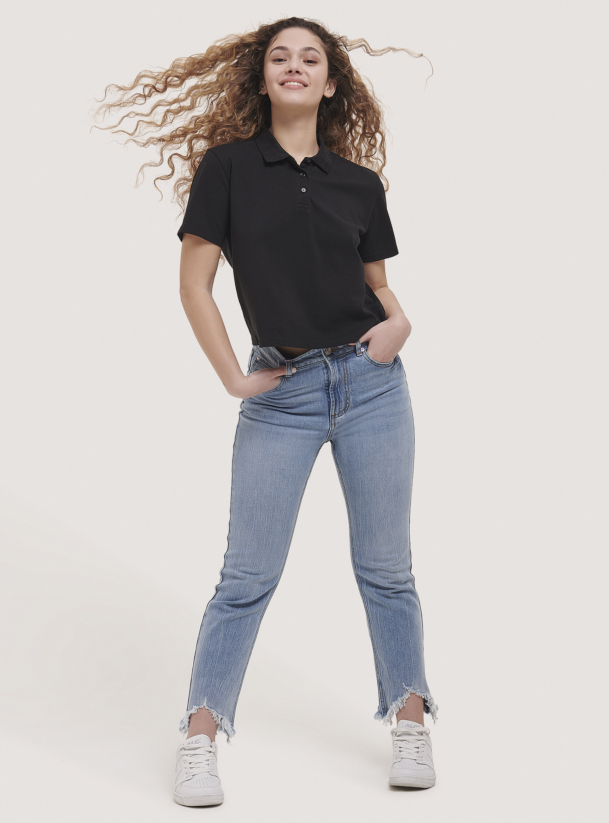 Polo crop fit de color sólido, NEGRO