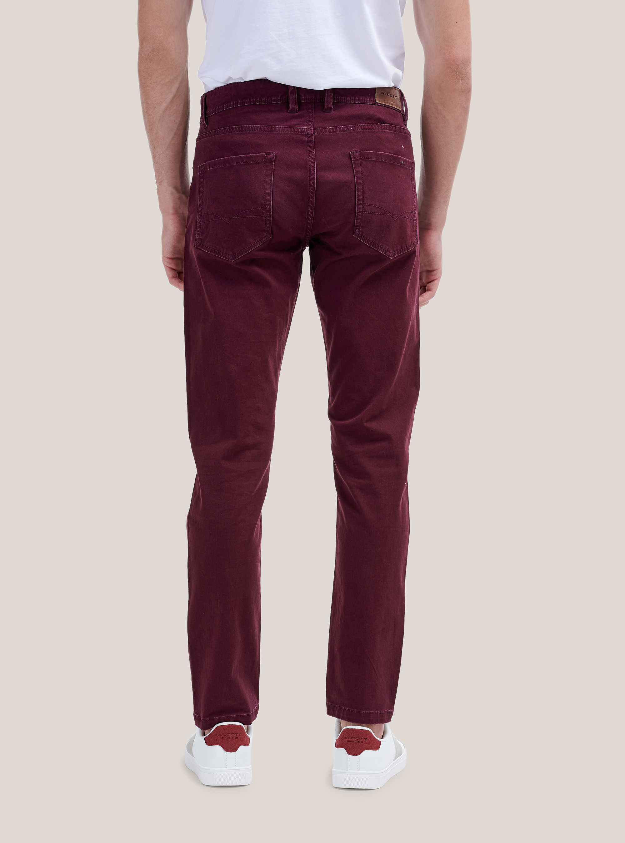 Röhrenhose aus recycelter Baumwolle, C509 WINE