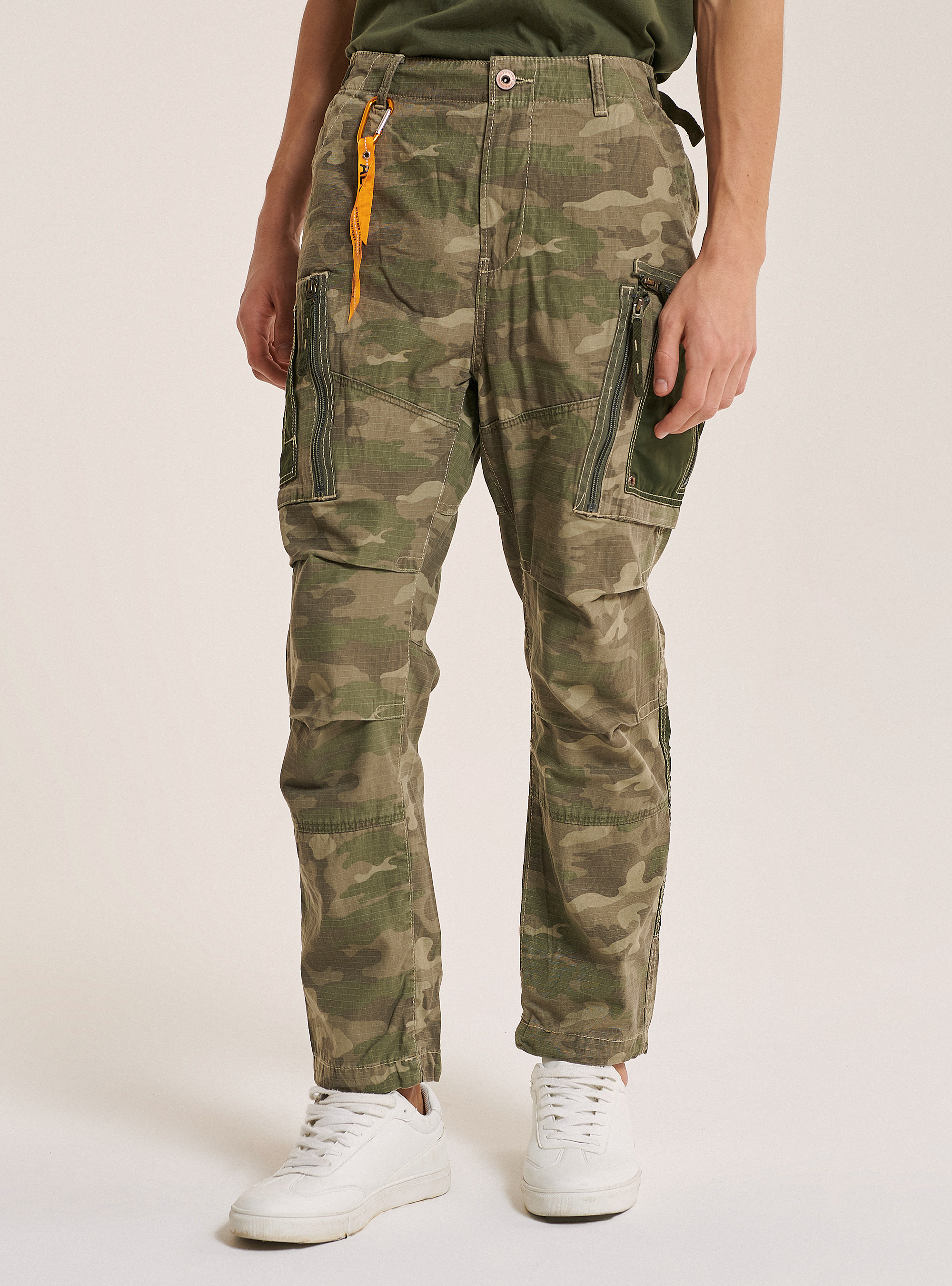 Camouflage cargos with contrasting details, CAMOUFLAGE