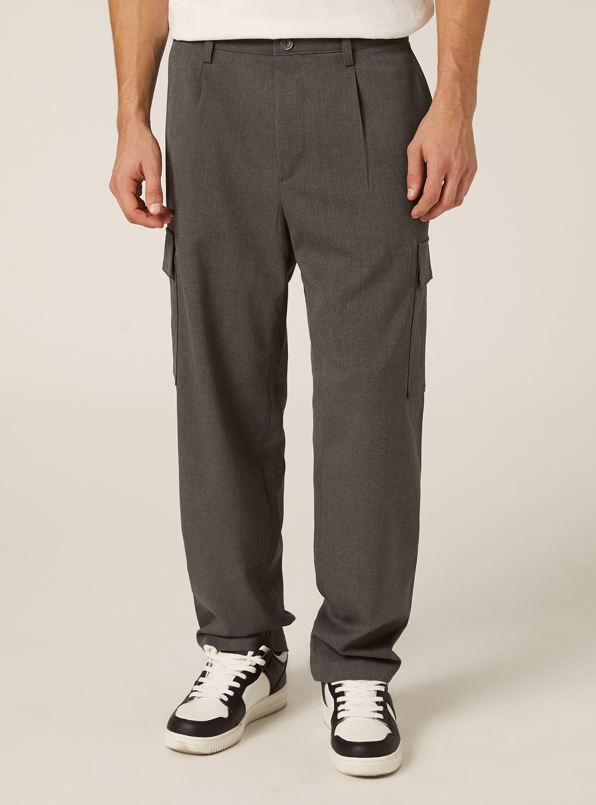 Pantaloni con tasconi e una pince, GY1 GREY DARK