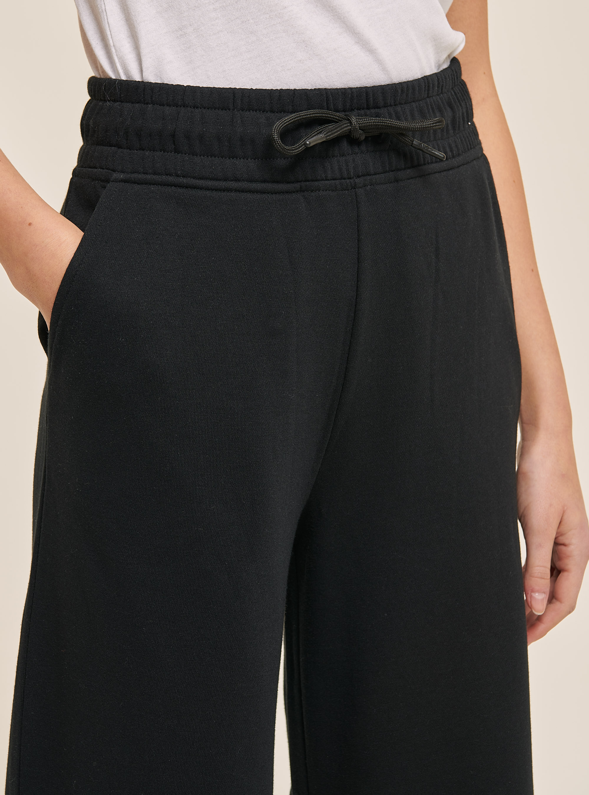 Cropped sweatshirt trousers with elastic waistband, BLACK