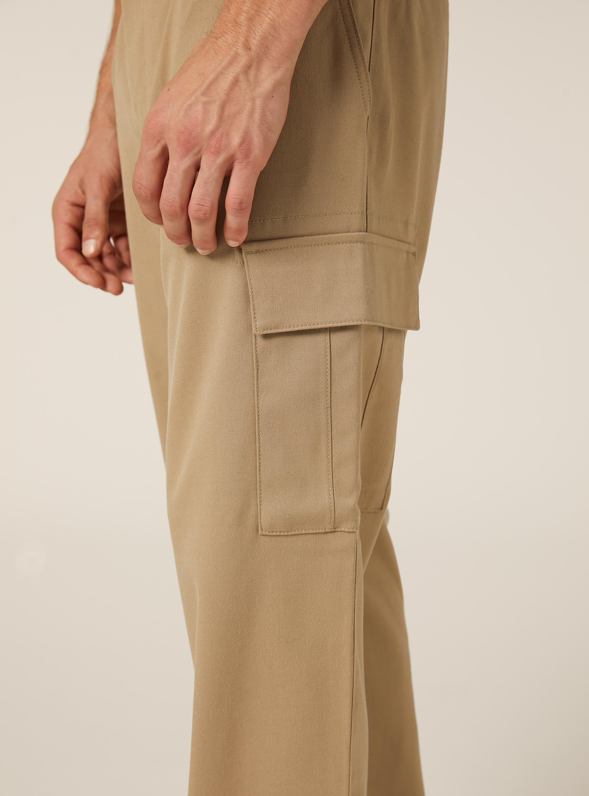 Pantaloni con tasconi e una pince, BG2 BEIGE MEDIUM